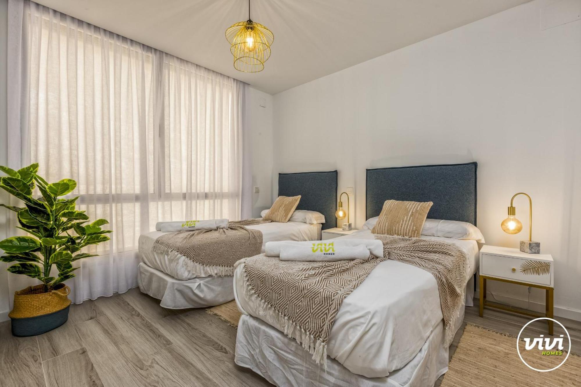 Vivi Homes - Lima Pool, Sunny Terrace & Estepona