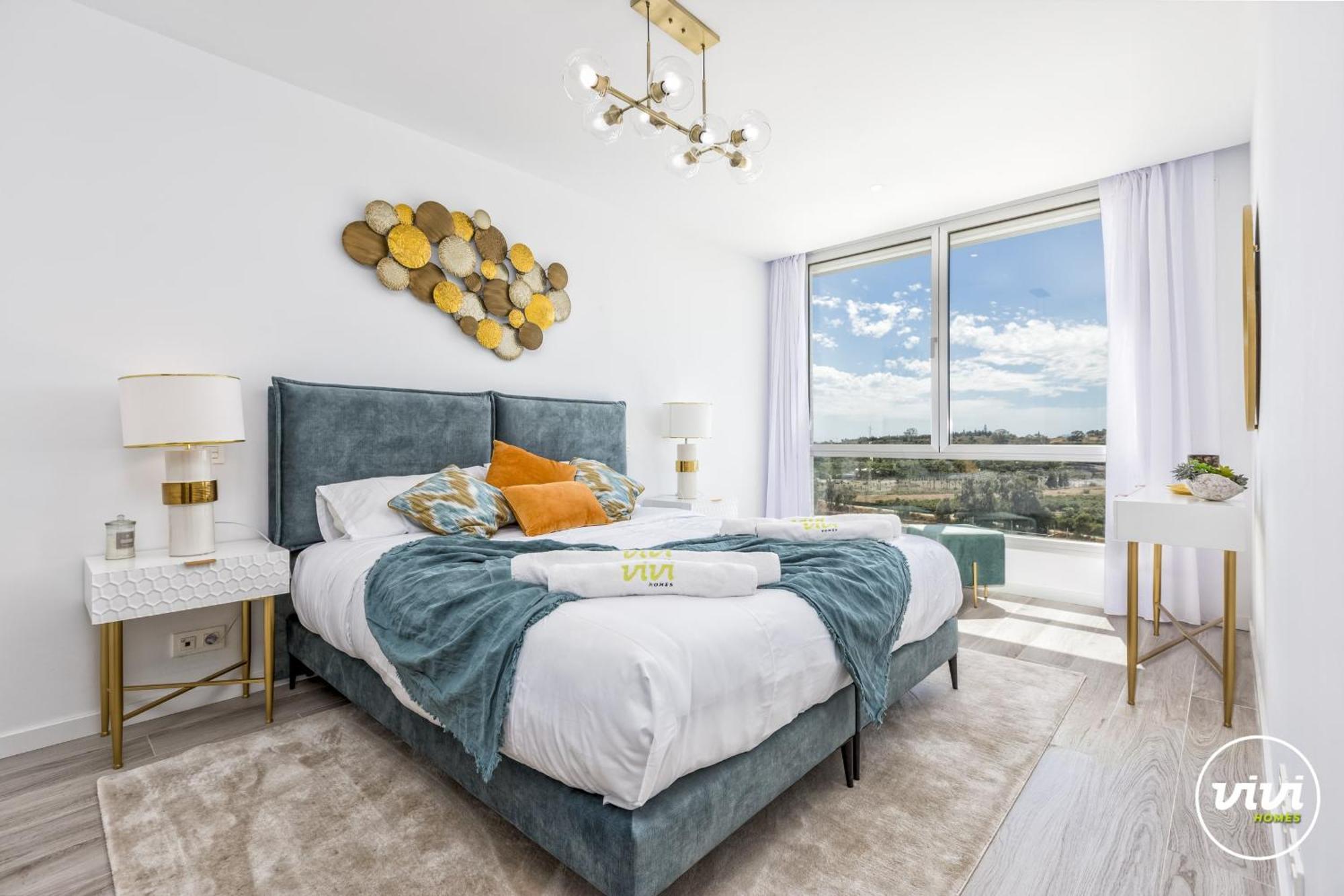 Vivi Homes - Lima Pool, Sunny Terrace & Estepona