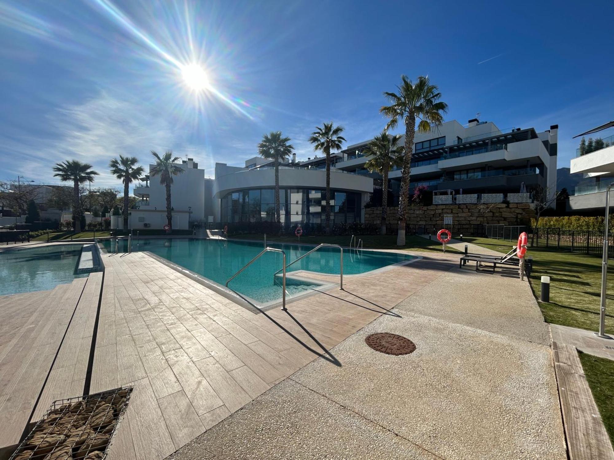 Appartement Casa Casu New Stunning 3 Bed Raised Ground Floor & Huge Balcony With Sea Pool & Mountain View Indoor & Outdoor Swimming Pools & Gym Walking Distance To Port Traveller Award 2023 *