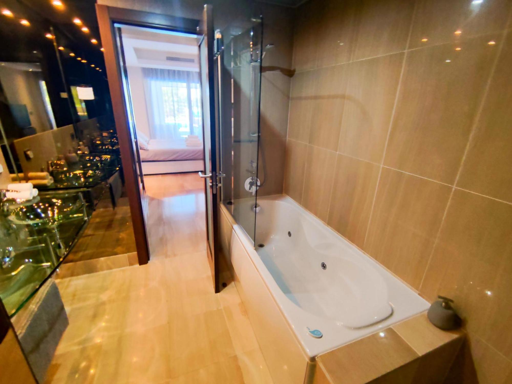 Luxury 2 Bedrooms Private Heated Pool Ehhouse
