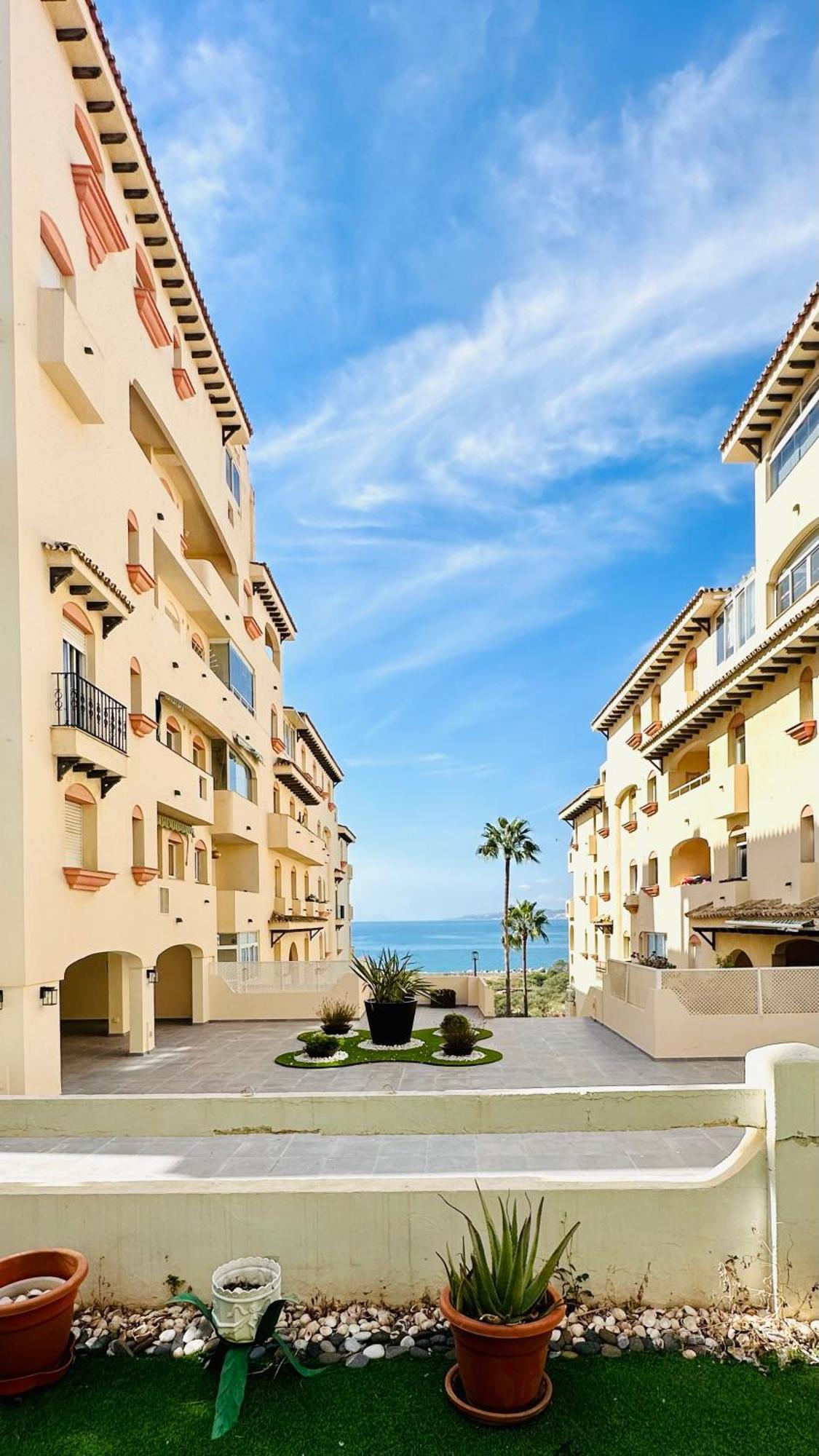 The Pearl Of Pinacho - Front & Swimming Pool Apartment *