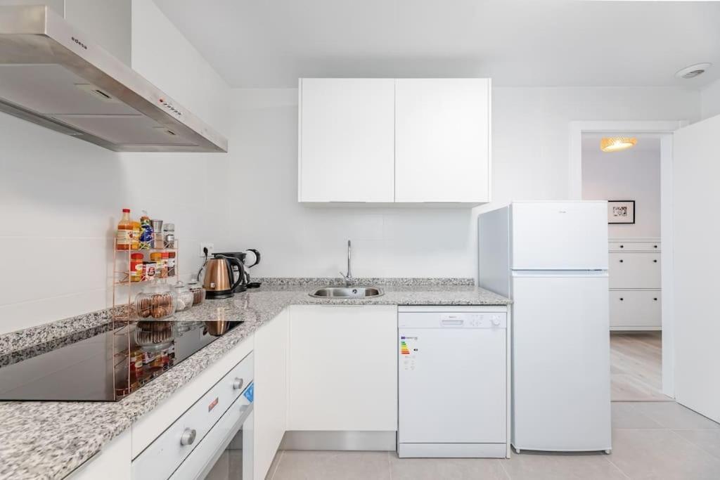 Apartment New Chic Walk To Rdr387 Estepona