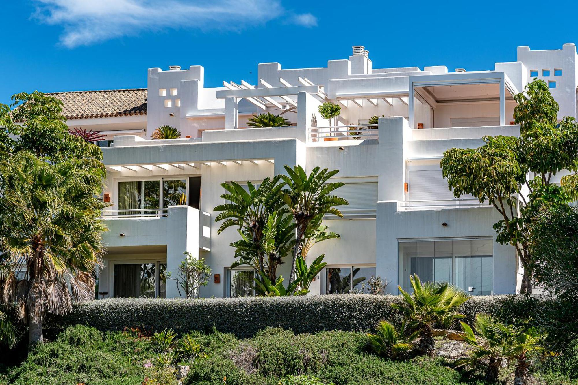 Paradise Lagoon Alcazaba By Hostlovers Apartment