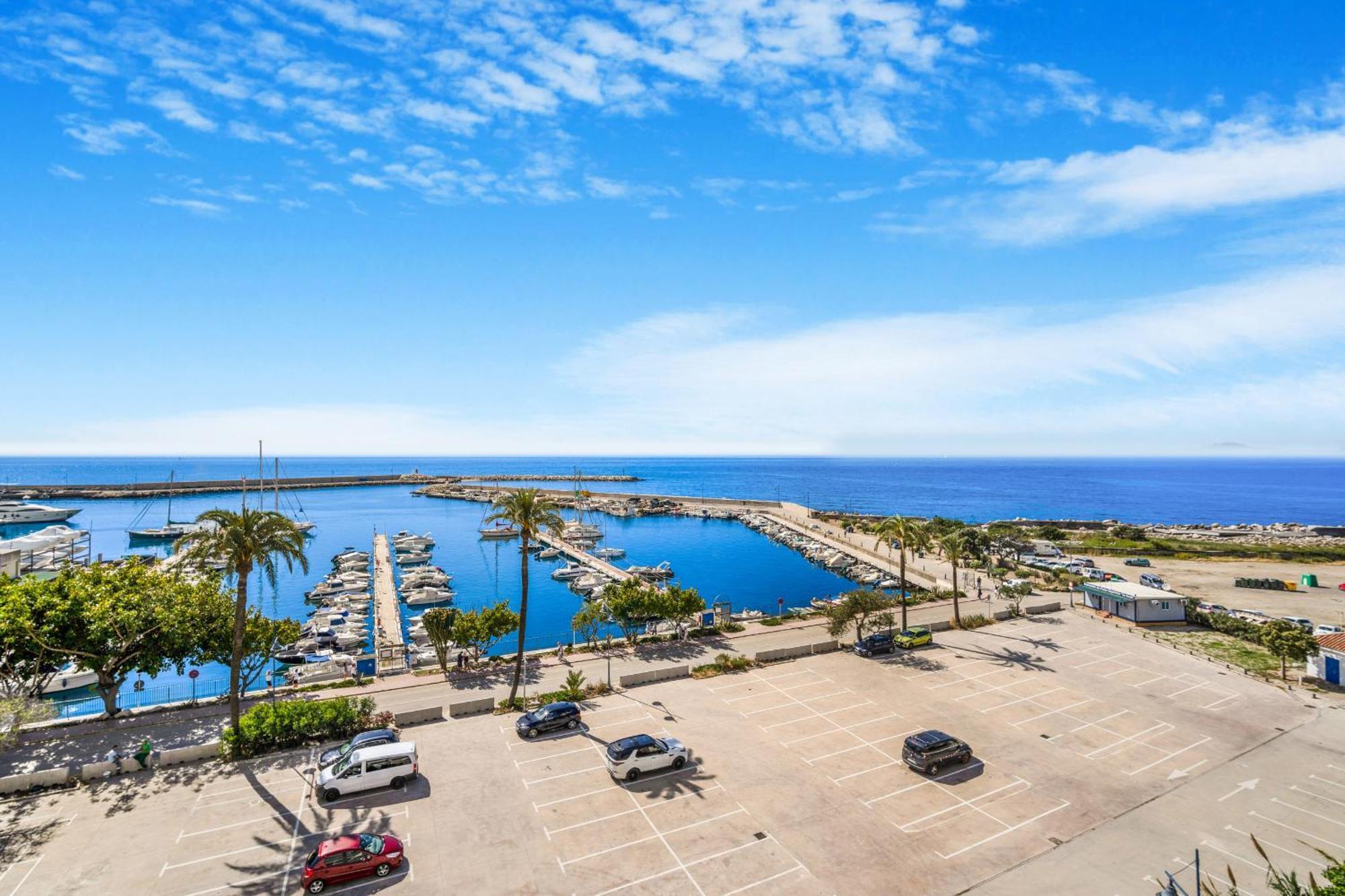 Harbour Sea Front Apartment Estepona