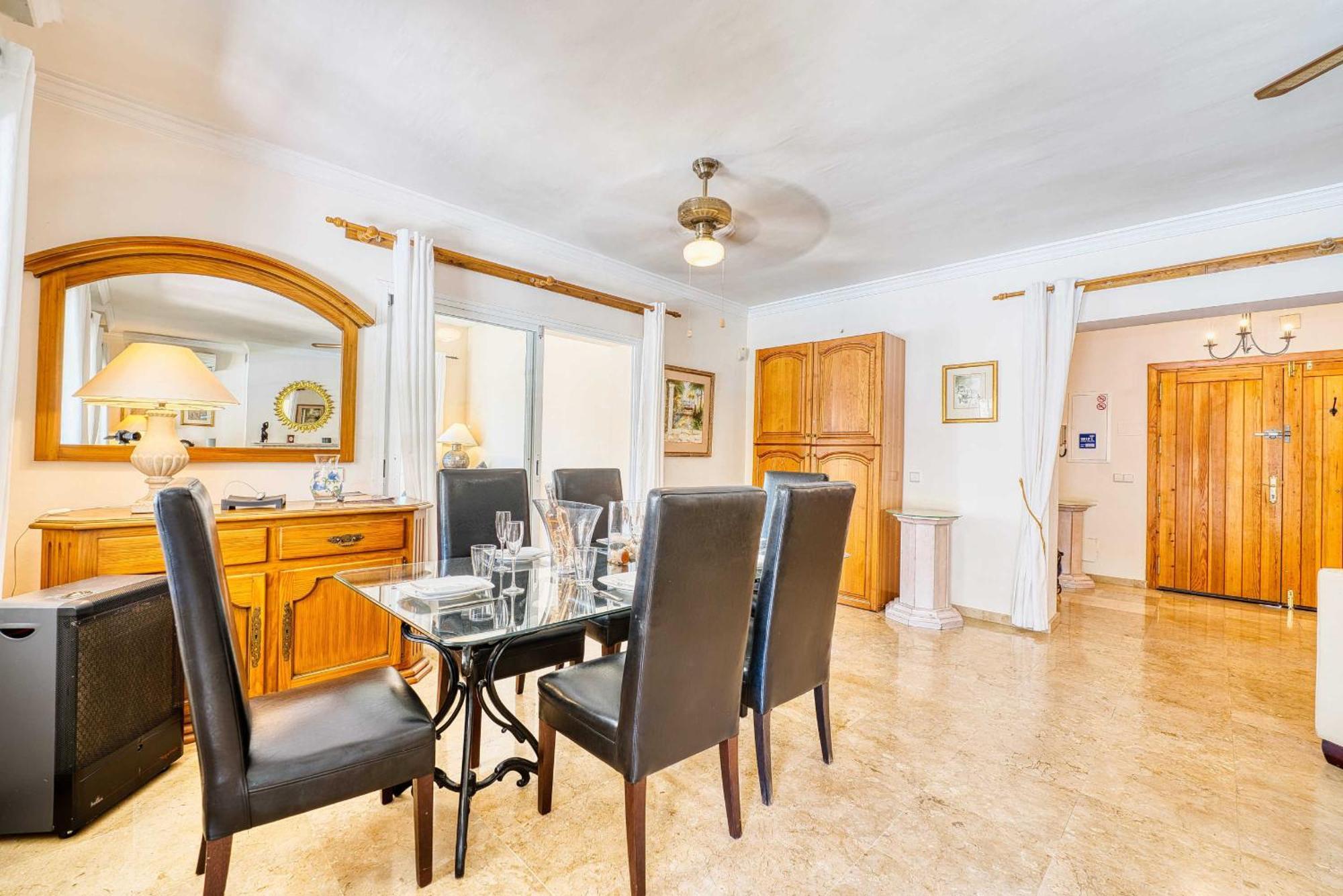 1106 Marbella Large Family Pousada