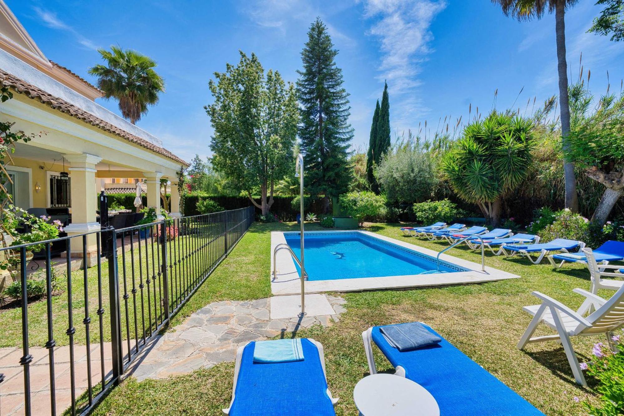 1106 Marbella Large Family Pousada