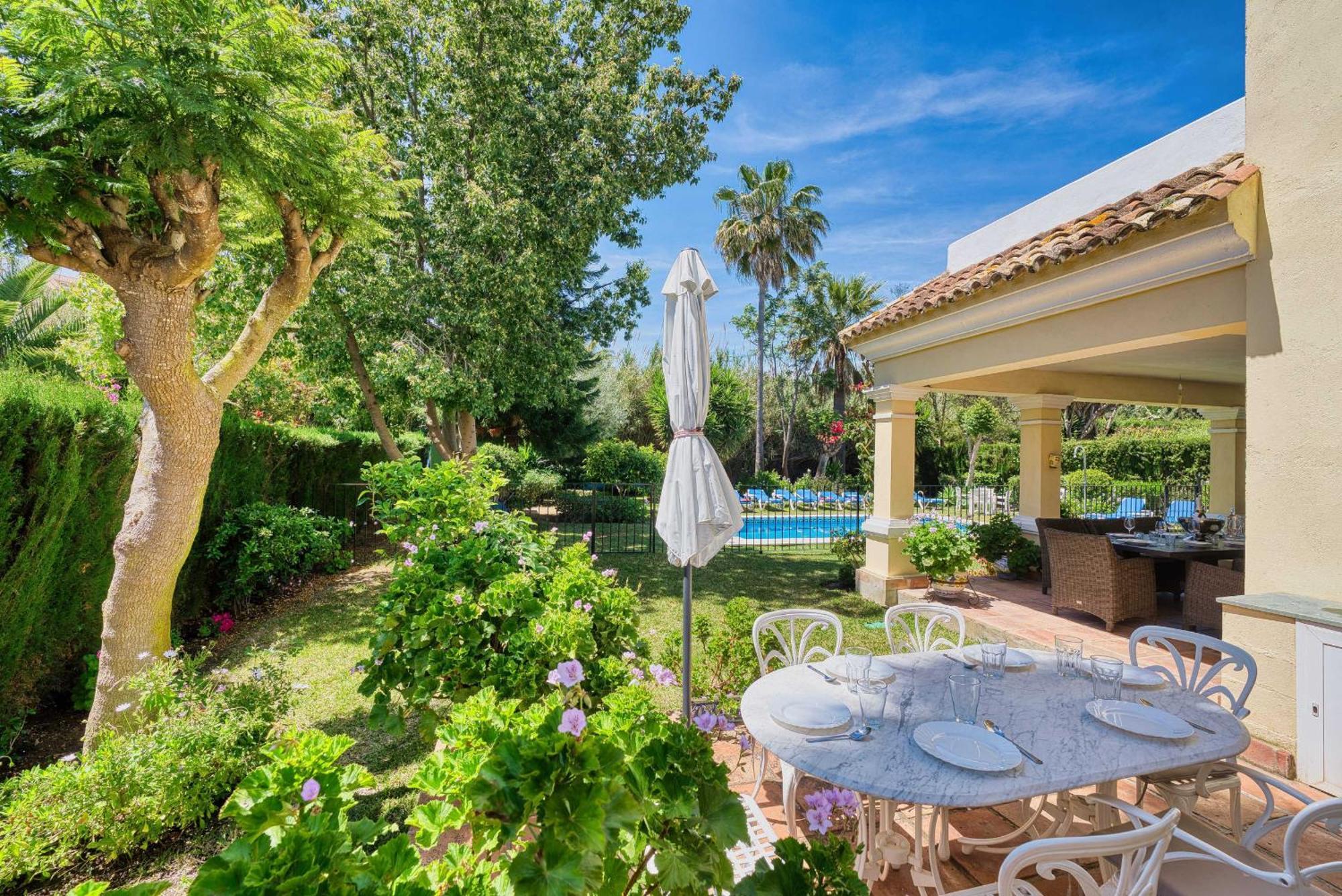 1106 Marbella Large Family