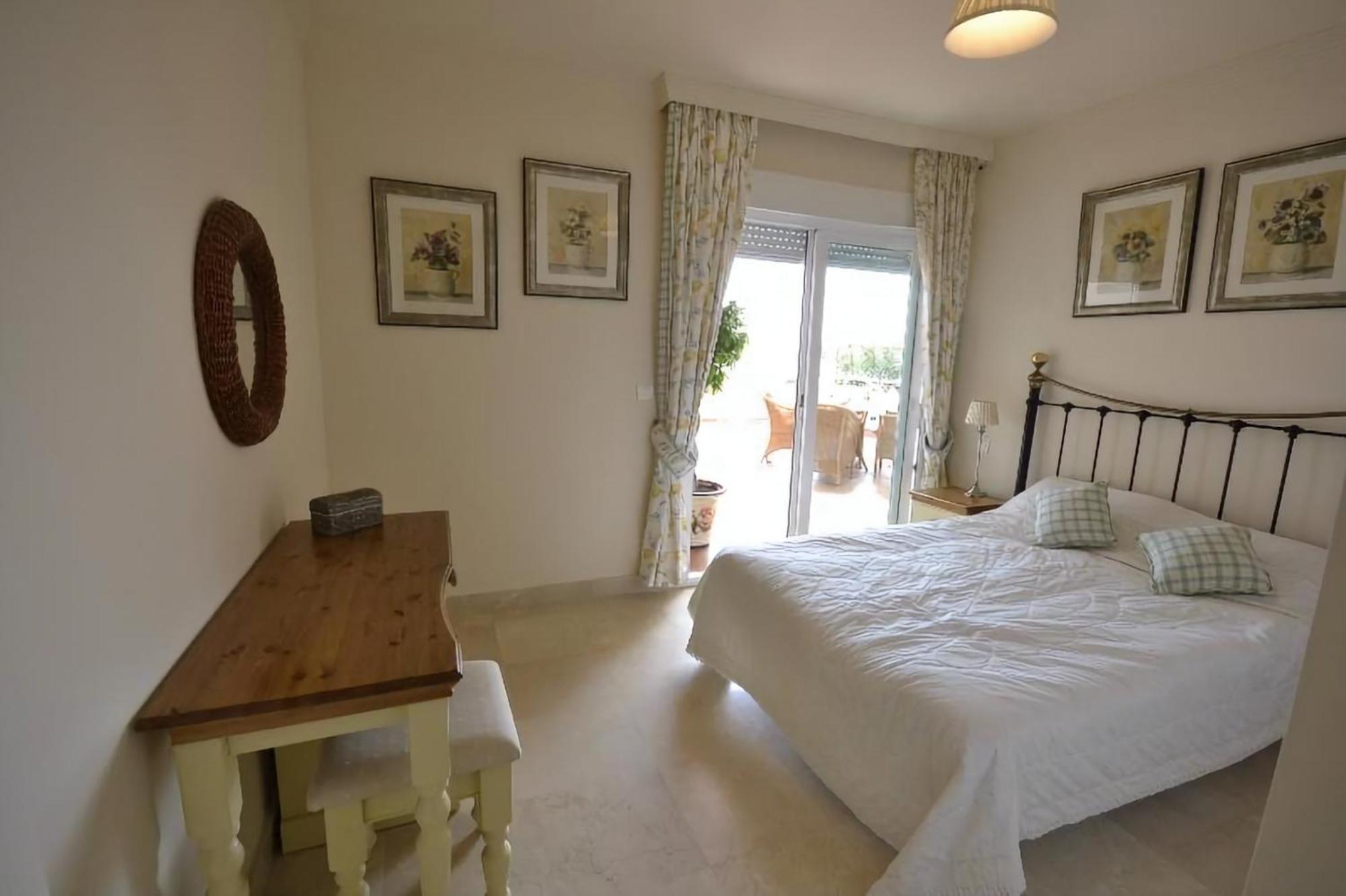 Seaside Vista Terrace: Panoramic Costa Del Sol Retreat * Estepona