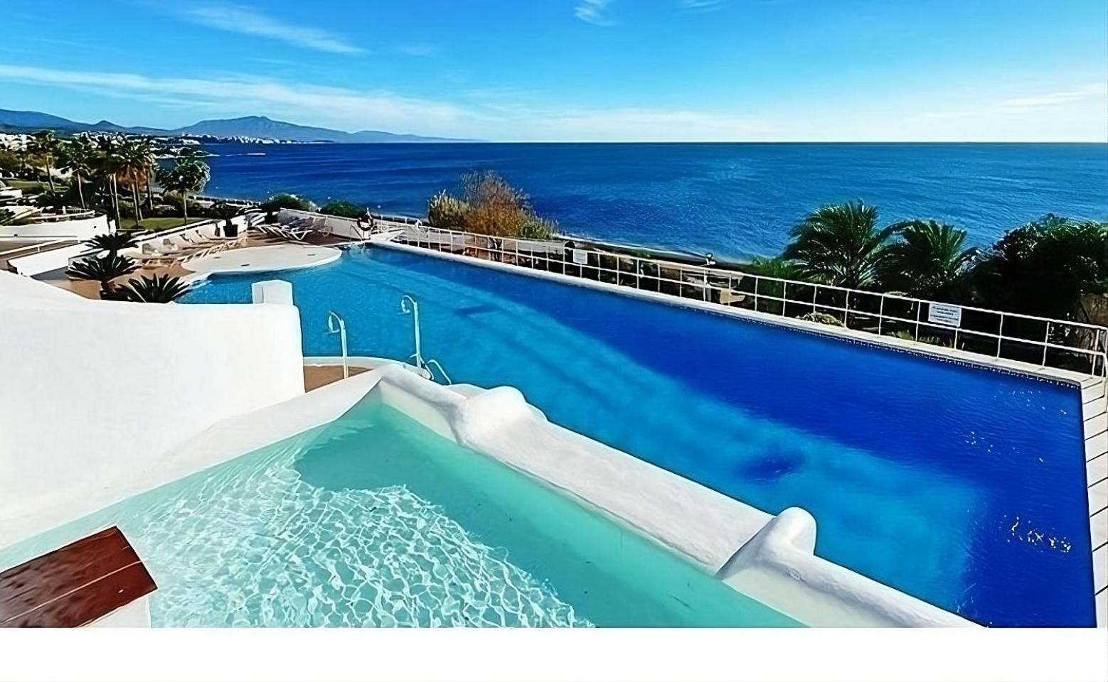 Seaside Vista Terrace: Panoramic Costa Del Sol Retreat * Estepona