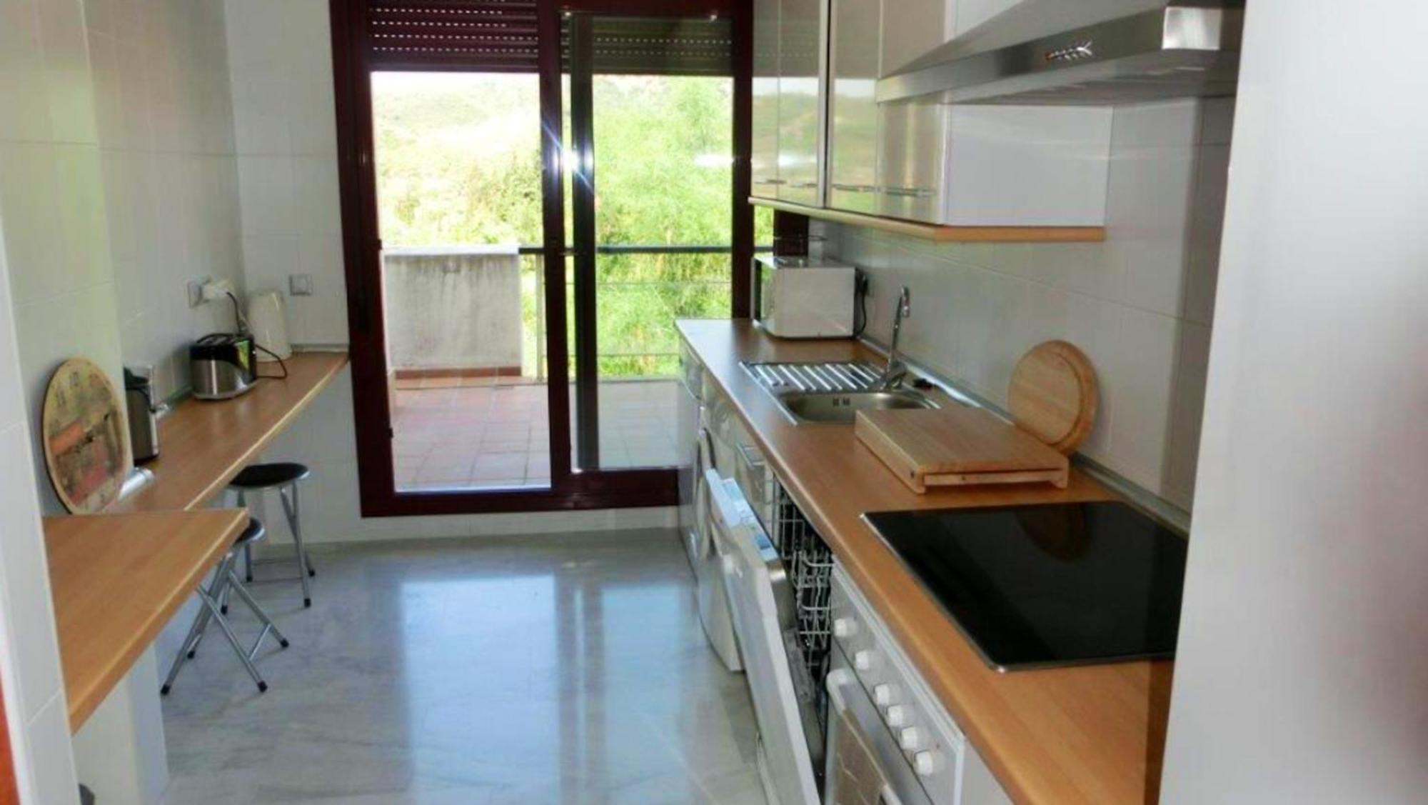Elegant In Benahavis With Shared Pool 100 M² *