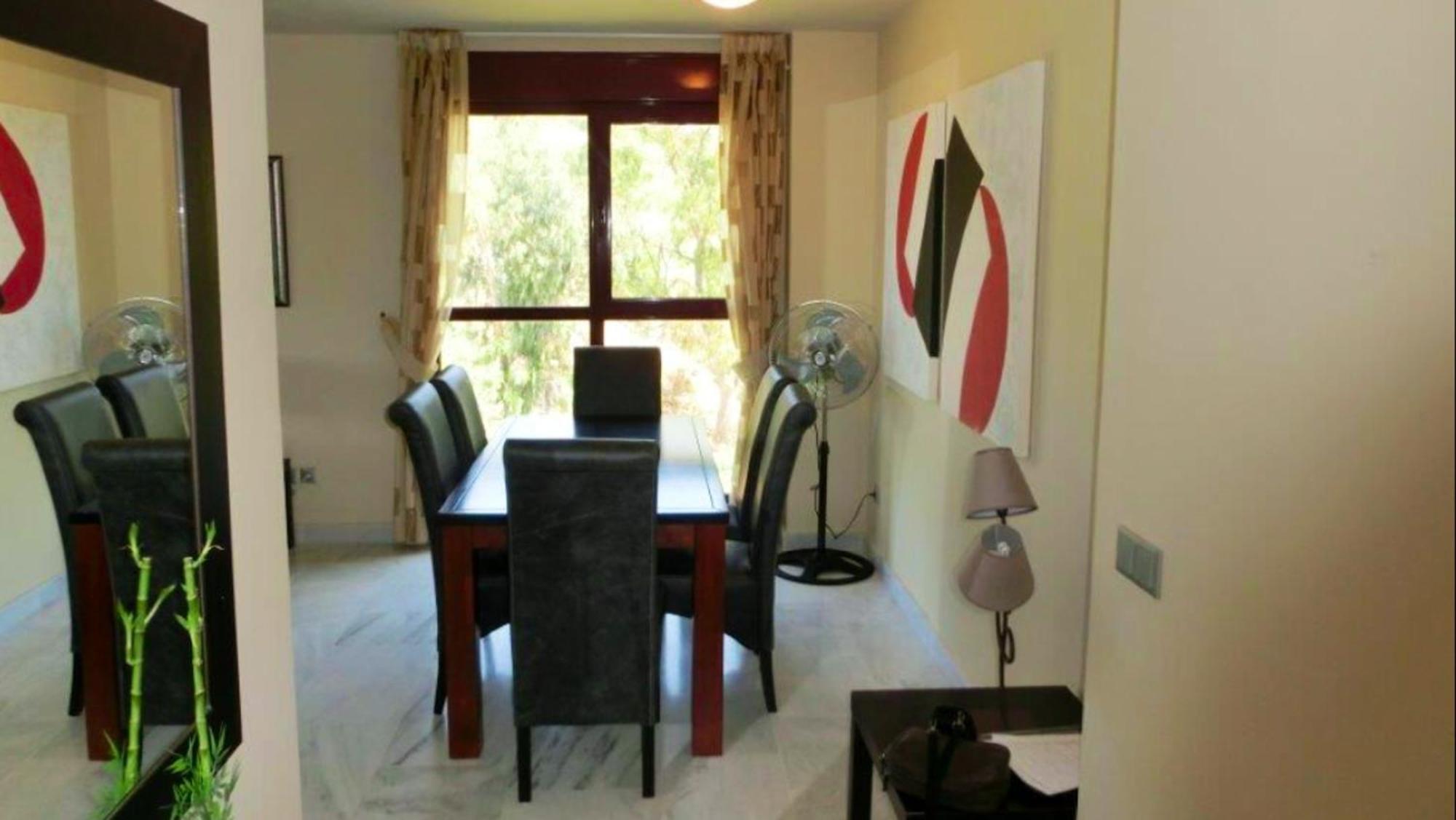 Elegant In Benahavis With Shared Pool 100 M² Apartment