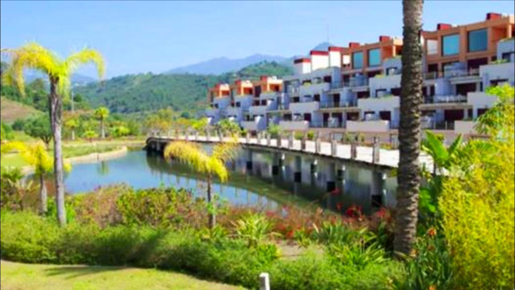 Elegant In Benahavis With Shared Pool 100 M² Apartment