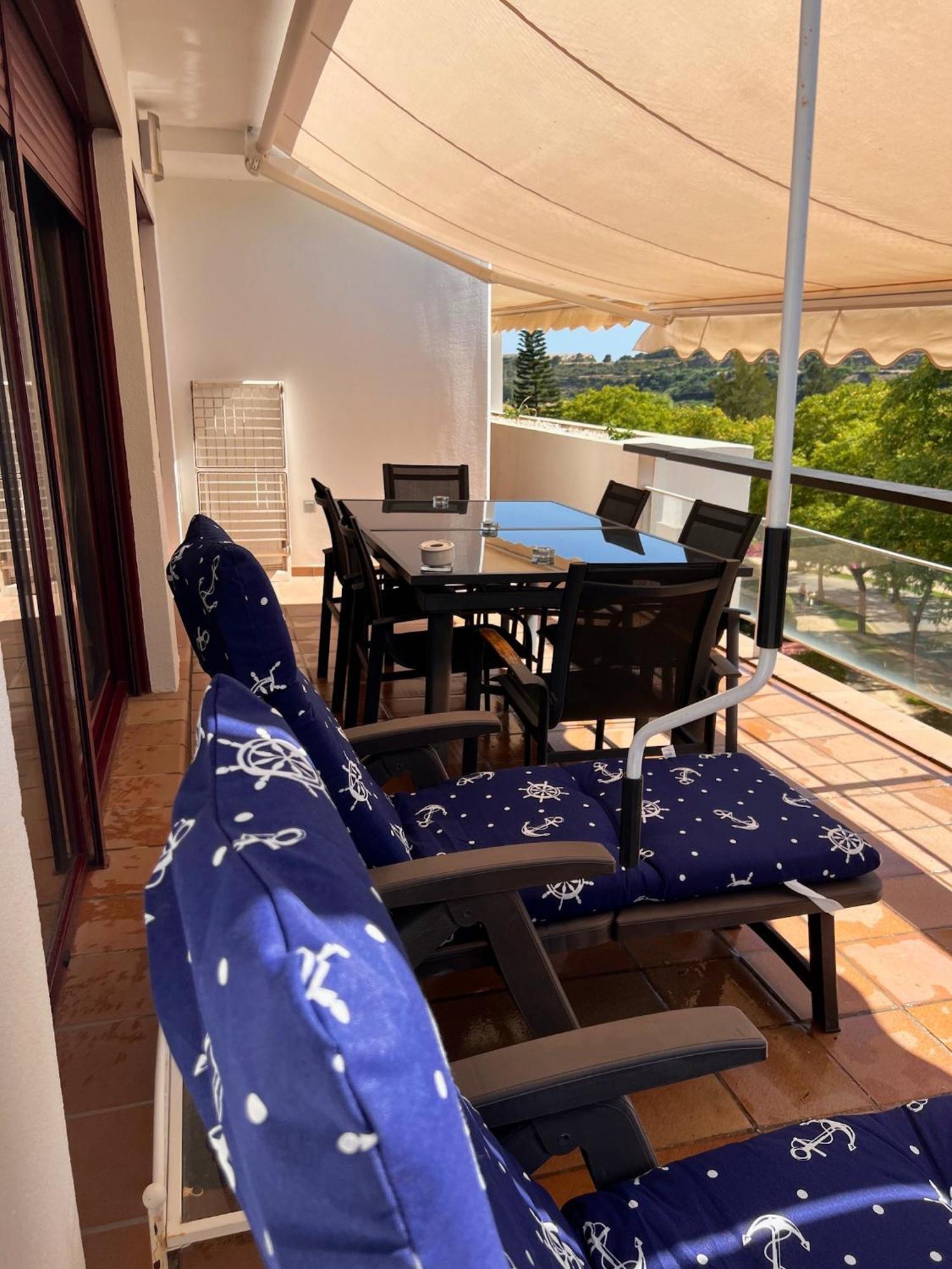 Elegant In Benahavis With Shared Pool 100 M²