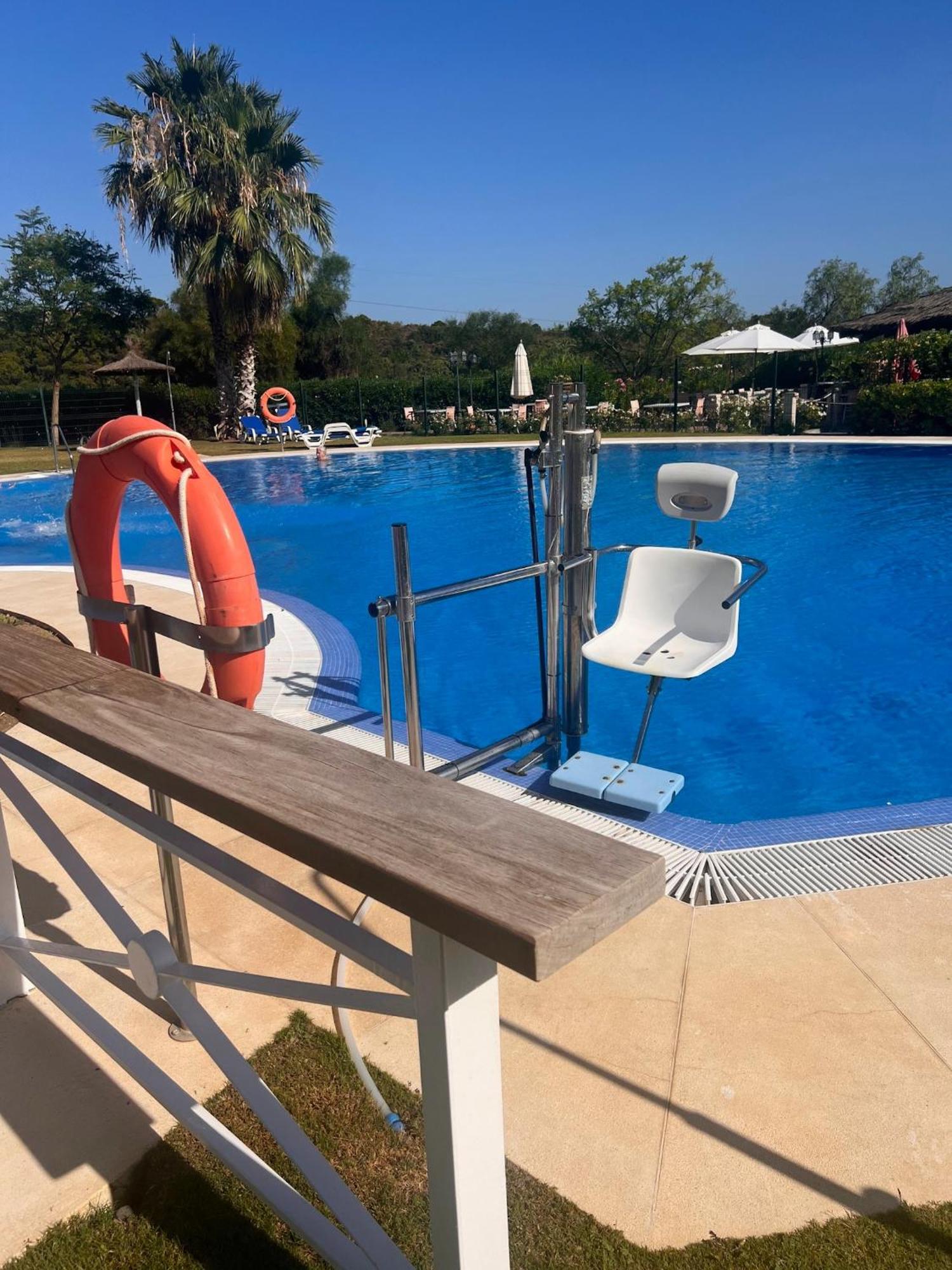Elegant In Benahavis With Shared Pool 100 M² Apartment Estepona
