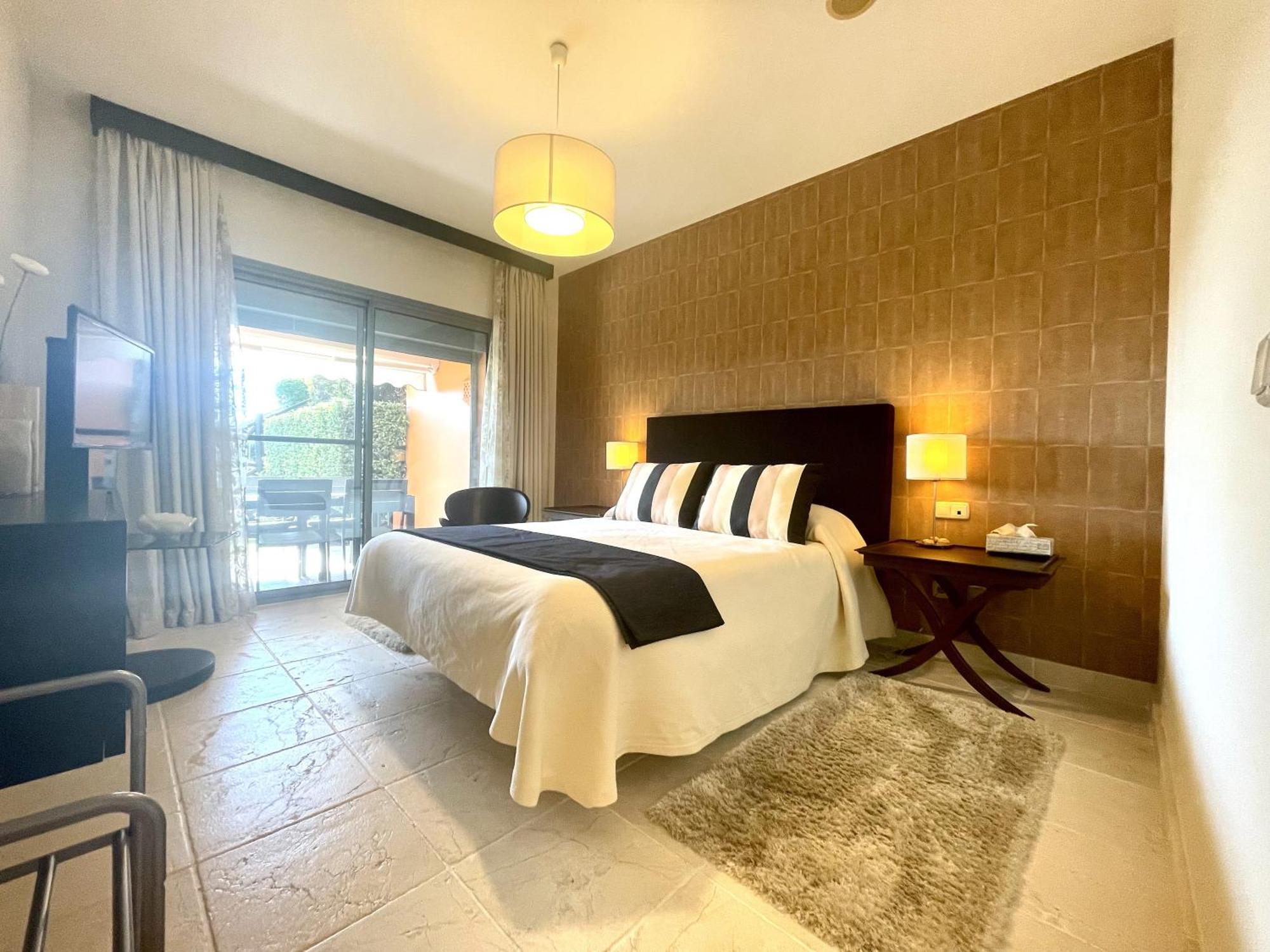 Apartment Luxury 2-bed In Benatalaya Estepona