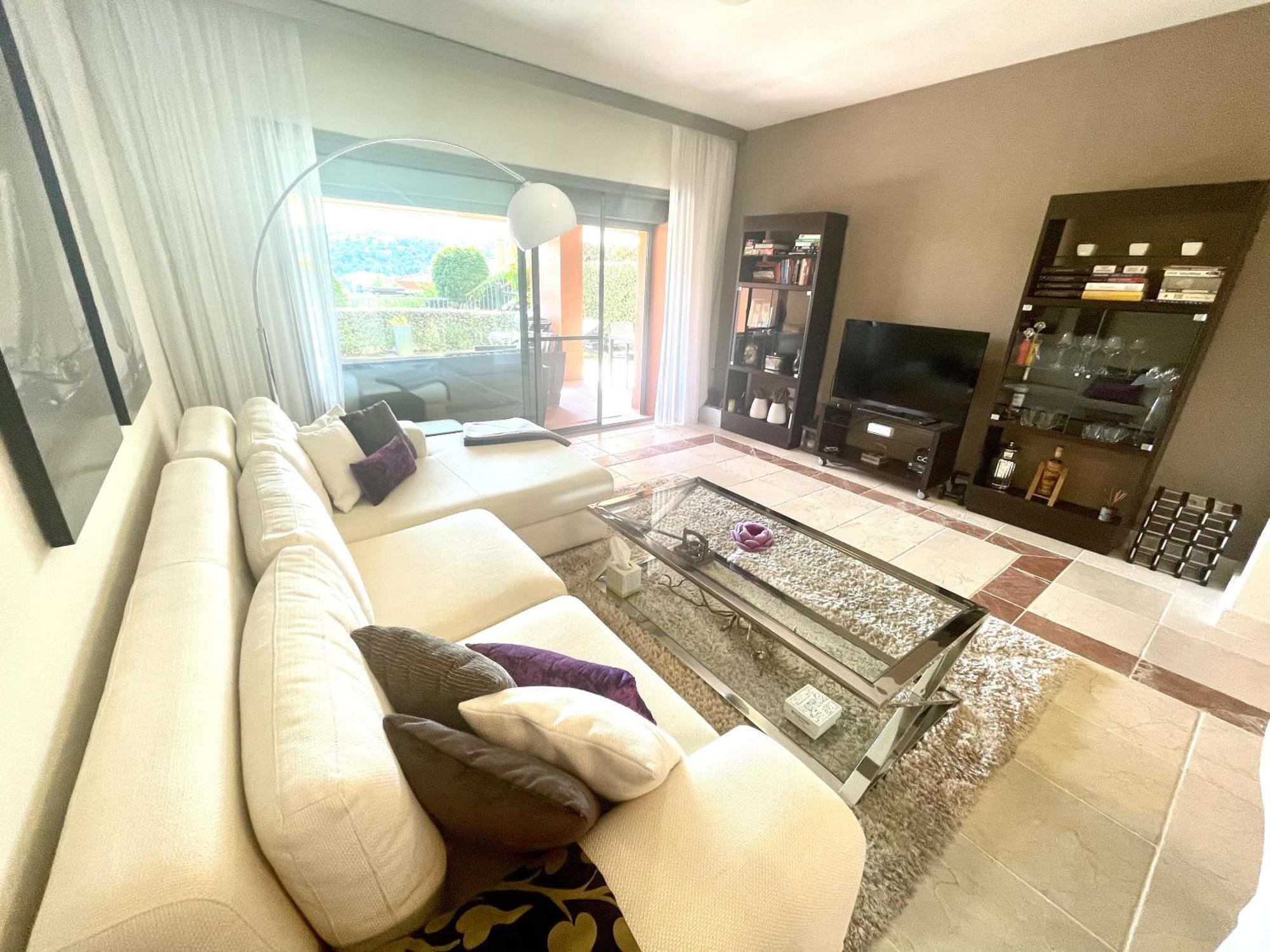 Luxury 2-bed In Benatalaya Apartment