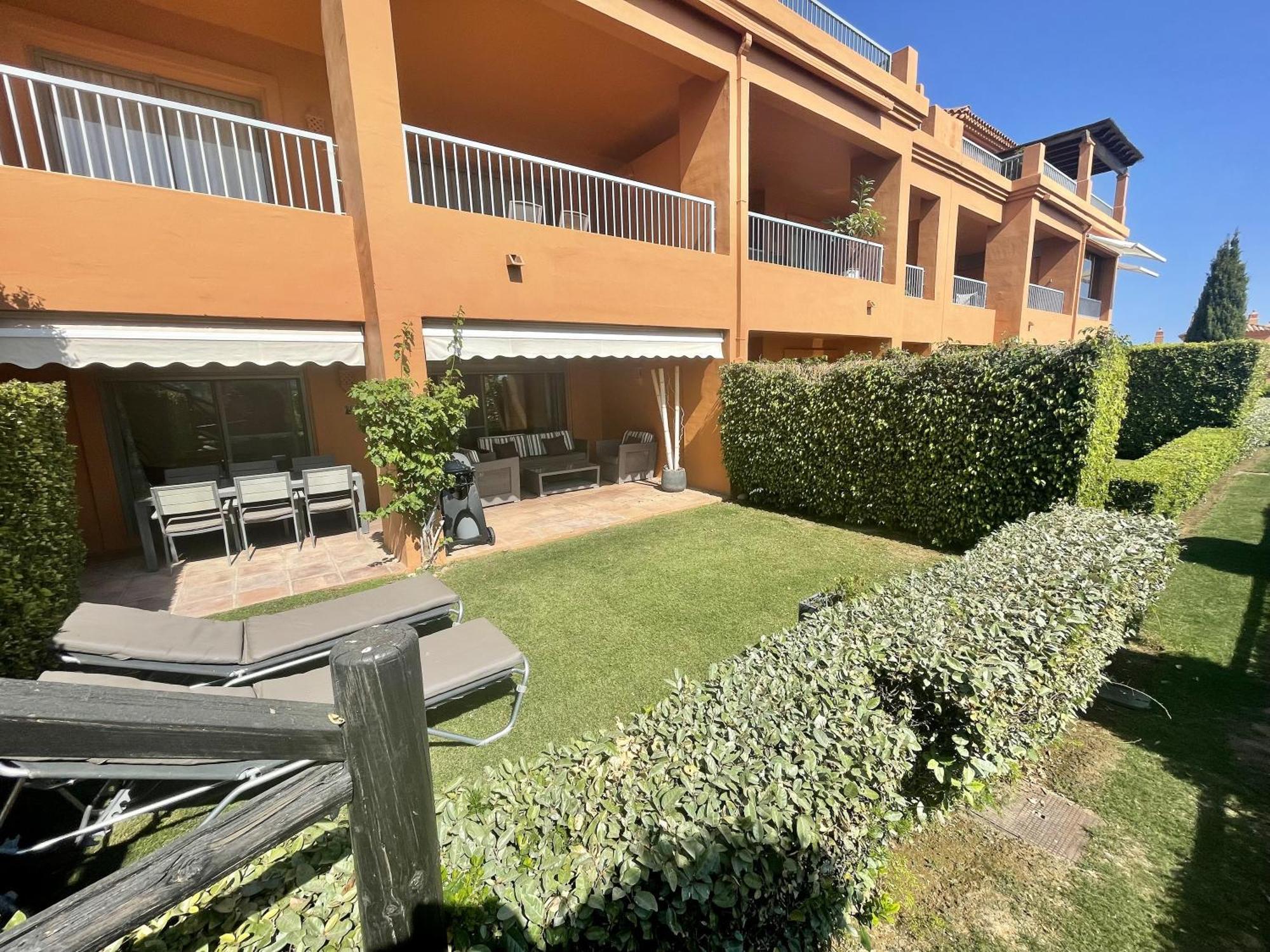 Apartment Luxury 2-bed In Benatalaya Estepona