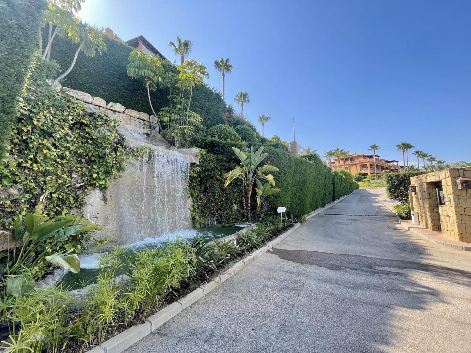 Apartment Luxury 2-bed In Benatalaya Estepona