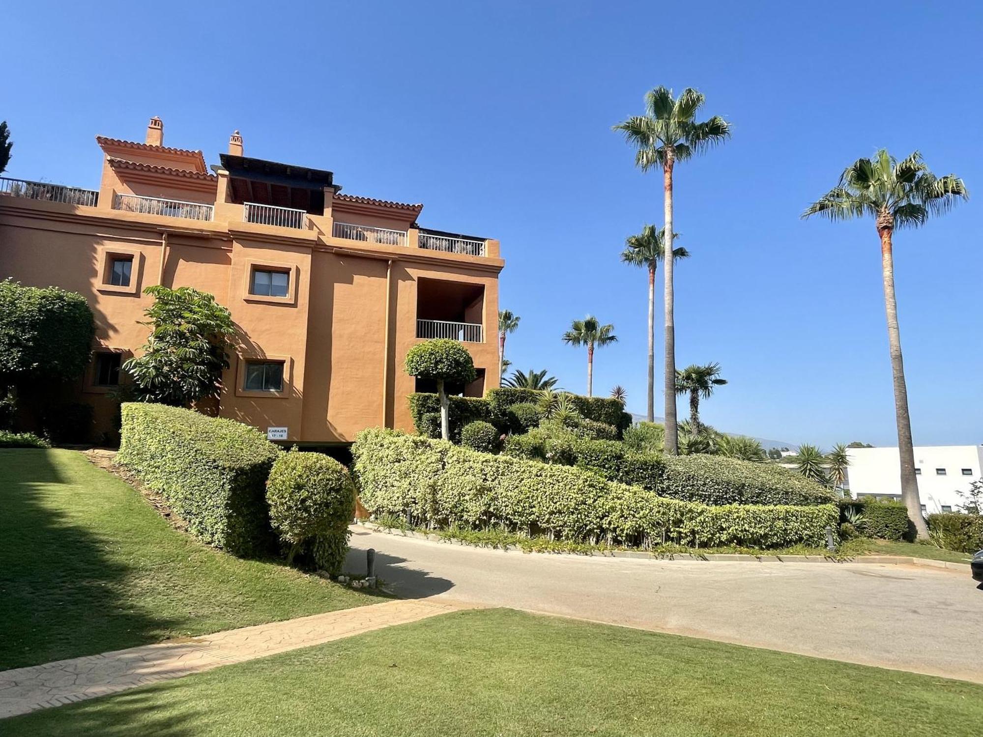 Luxury 2-bed In Benatalaya * Estepona