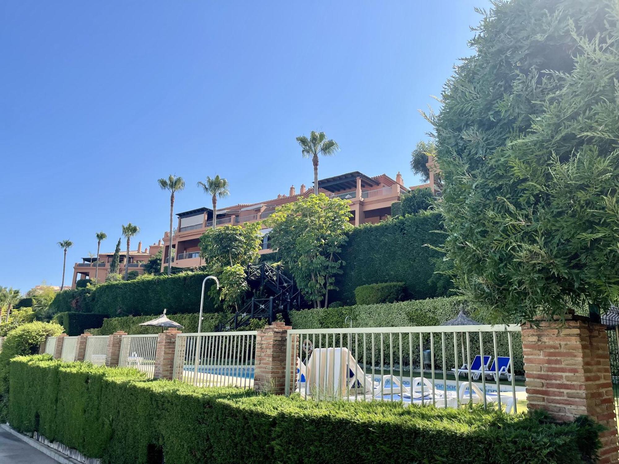 Luxury 2-bed In Benatalaya * Estepona