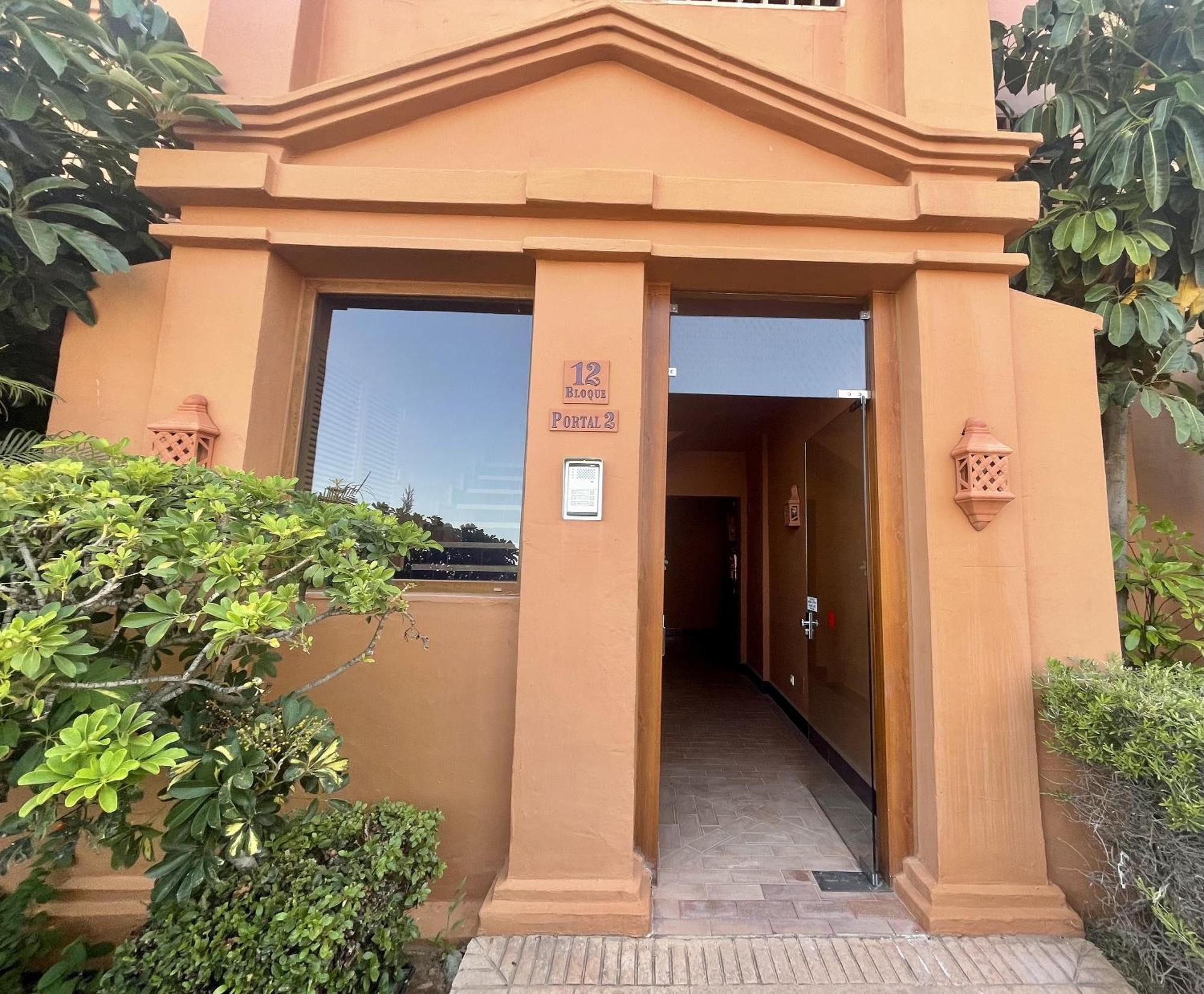 Luxury 2-bed In Benatalaya Apartment Estepona