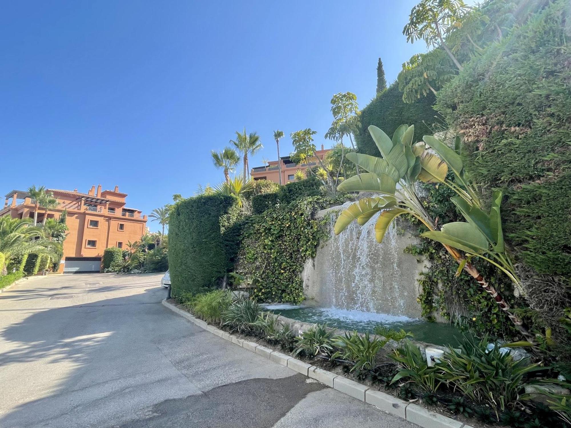 Luxury 2-bed In Benatalaya Apartment *