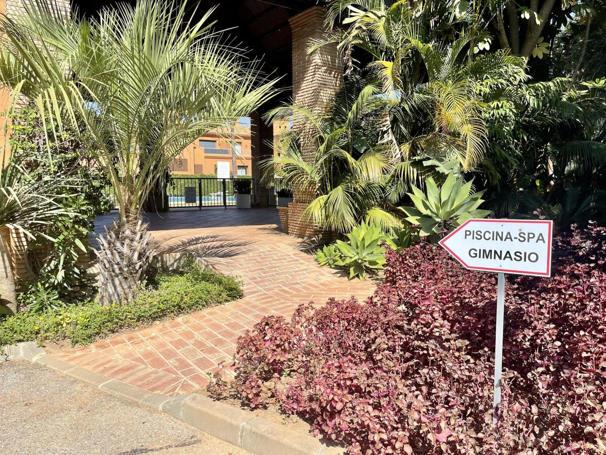 Luxury 2-bed In Benatalaya Apartment