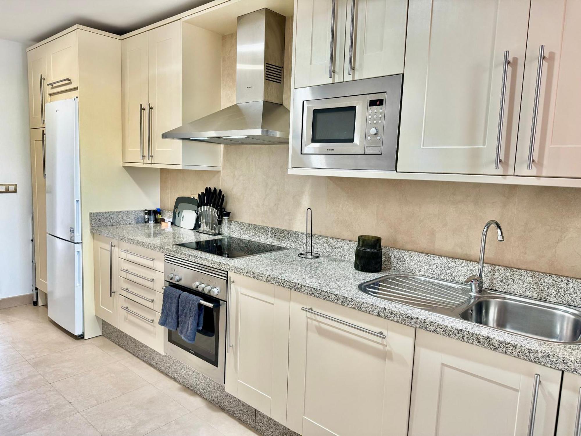Piso De Lujo Totalmente Equipado A Estrenar 6 Appartement Estepona