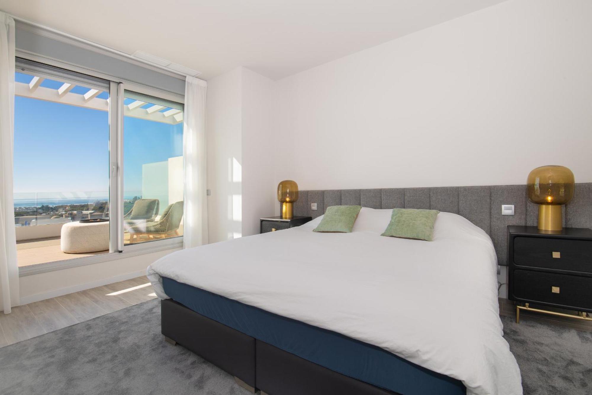 Lm352b- Spacious Family Penthouse With Sea View Estepona