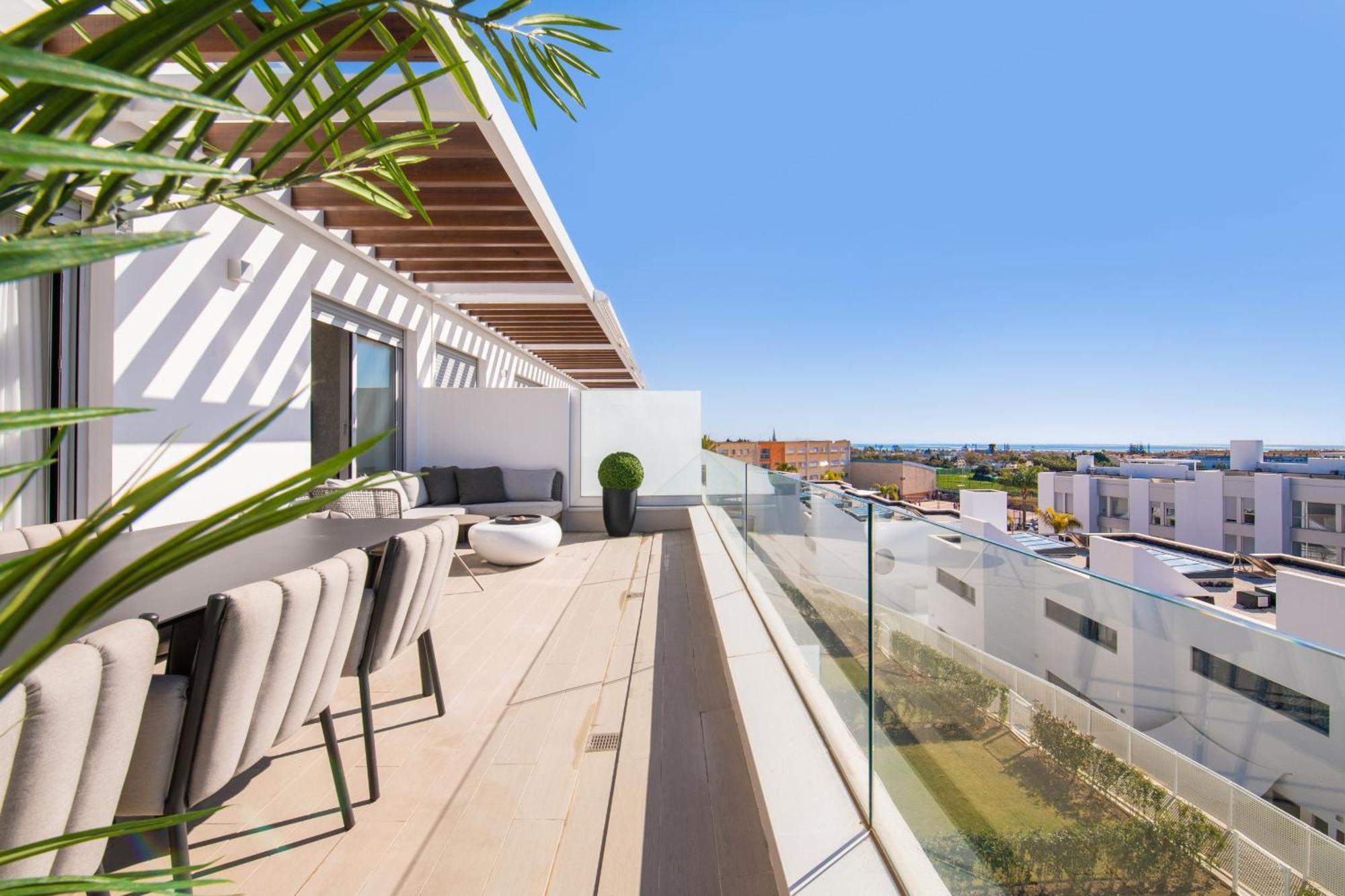 Lm352b- Spacious Family Penthouse With Sea View Apartment *