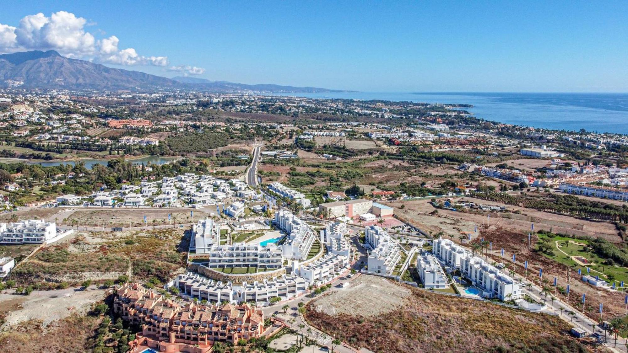 Lm352b- Spacious Family Penthouse With Sea View Apartment Estepona