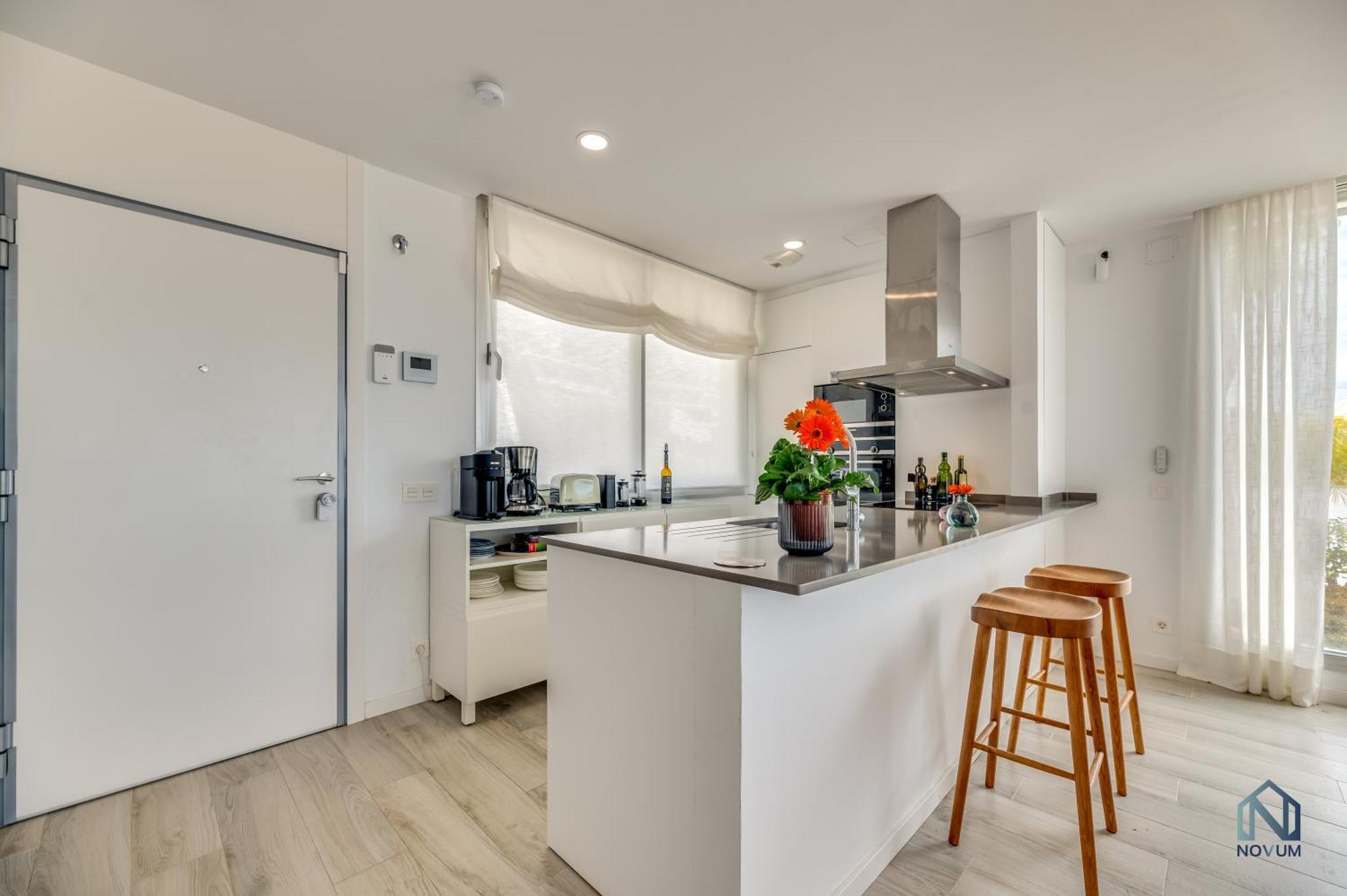 Unique 3-bdrm Townhouse, Stunning View, Pool & Bbq *