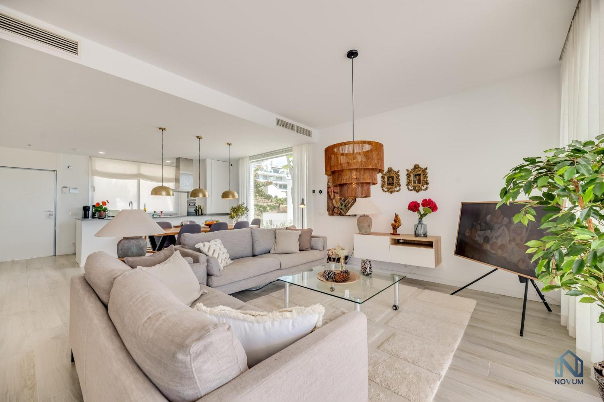 Unique 3-bdrm Townhouse, Stunning View, Pool & Bbq