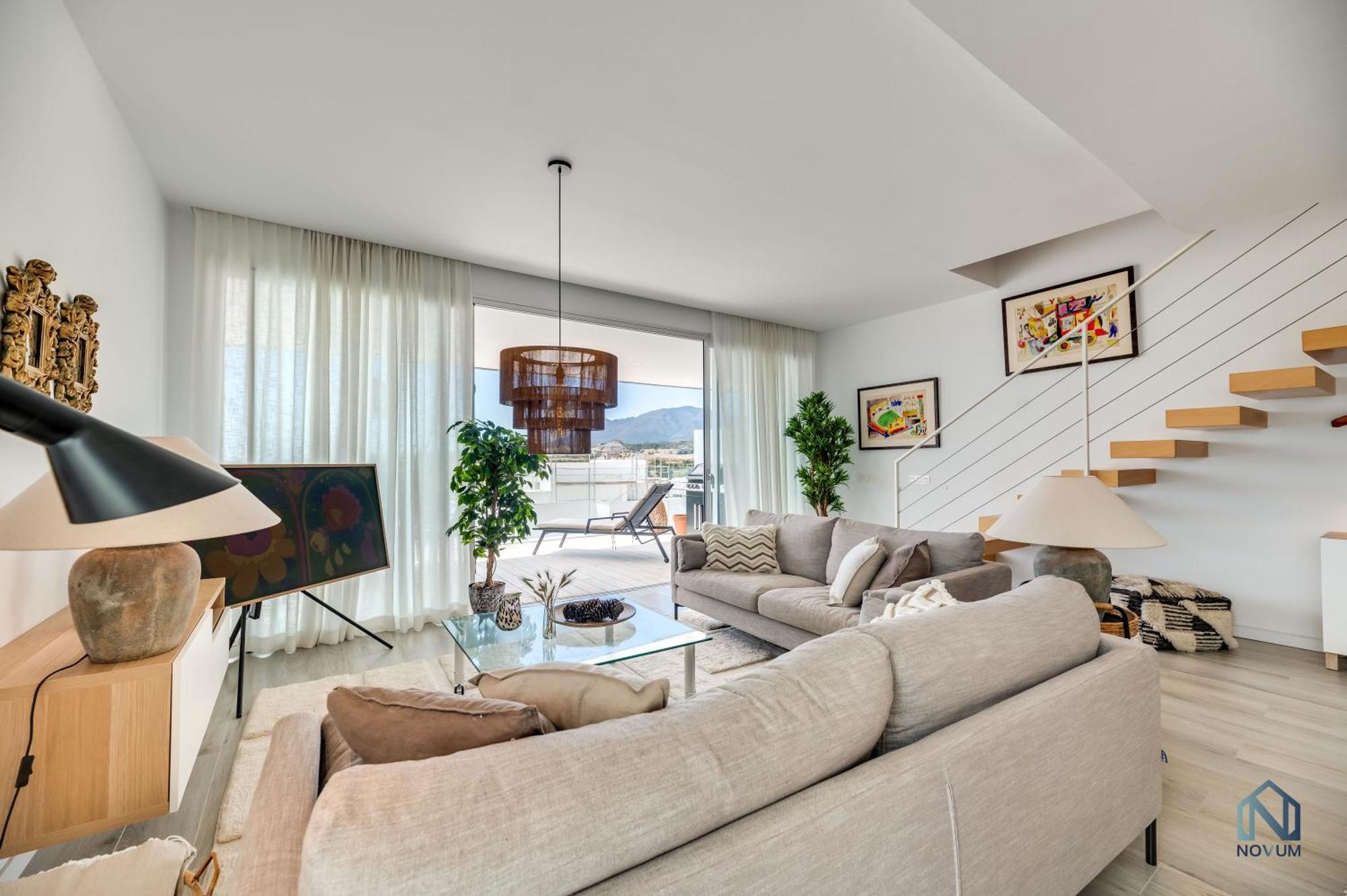 Unique 3-bdrm Townhouse, Stunning View, Pool & Bbq Apartment