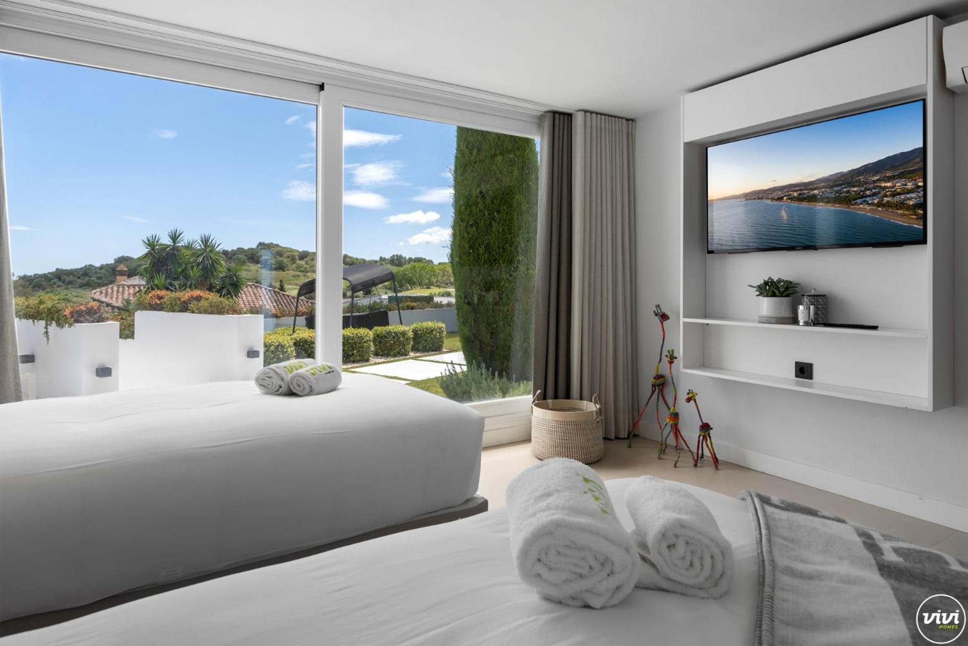 Vivi Homes -villa Carat Pool, Cinema, Golf & Terrace Estepona
