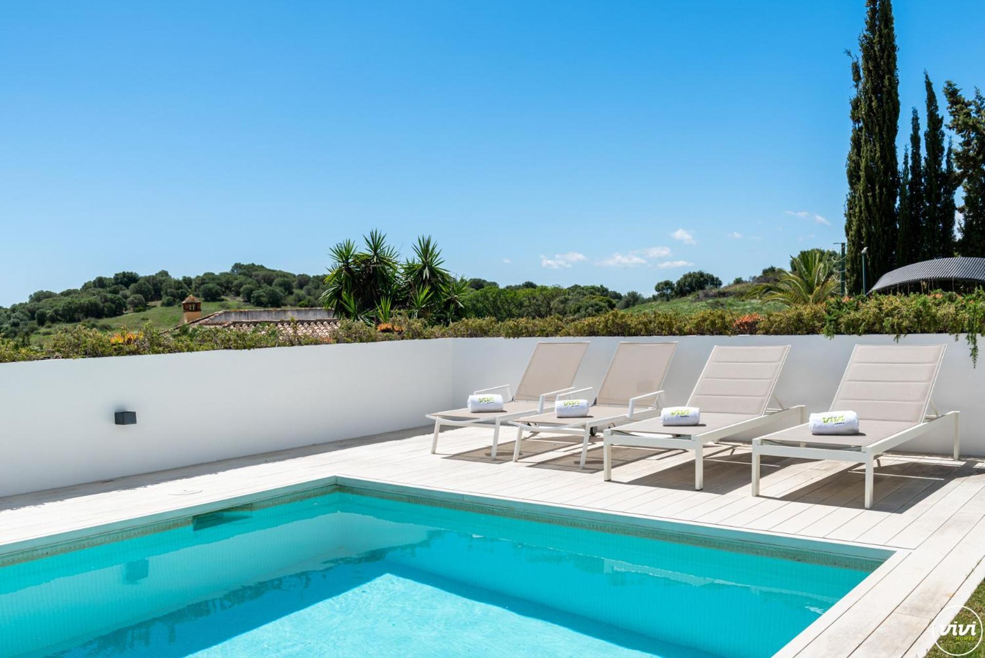 Vivi Homes -villa Carat Pool, Cinema, Golf & Terrace * Estepona