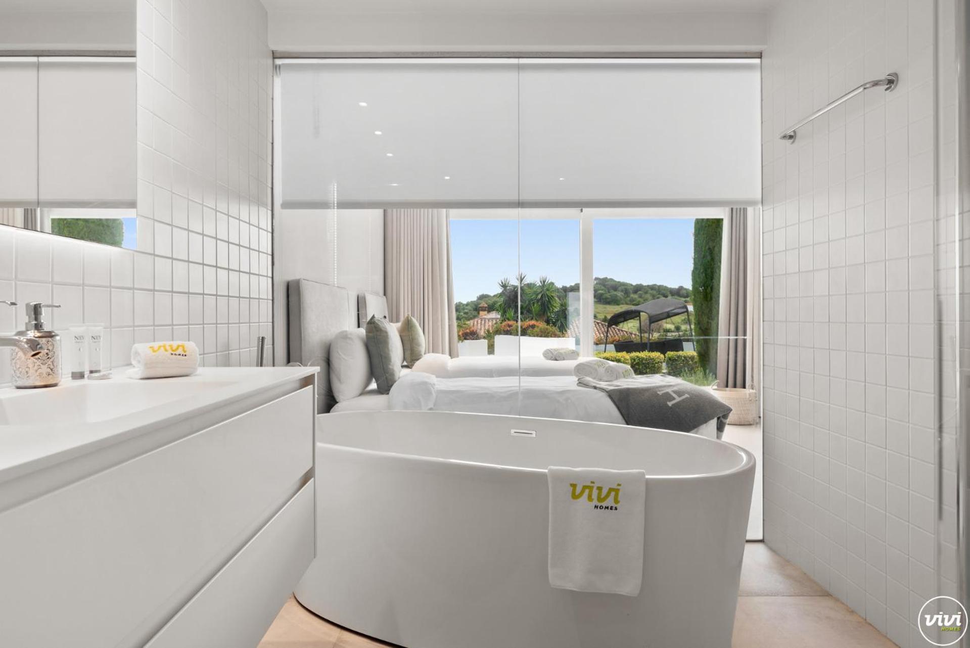 Vivi Homes -villa Carat Pool, Cinema, Golf & Terrace Estepona