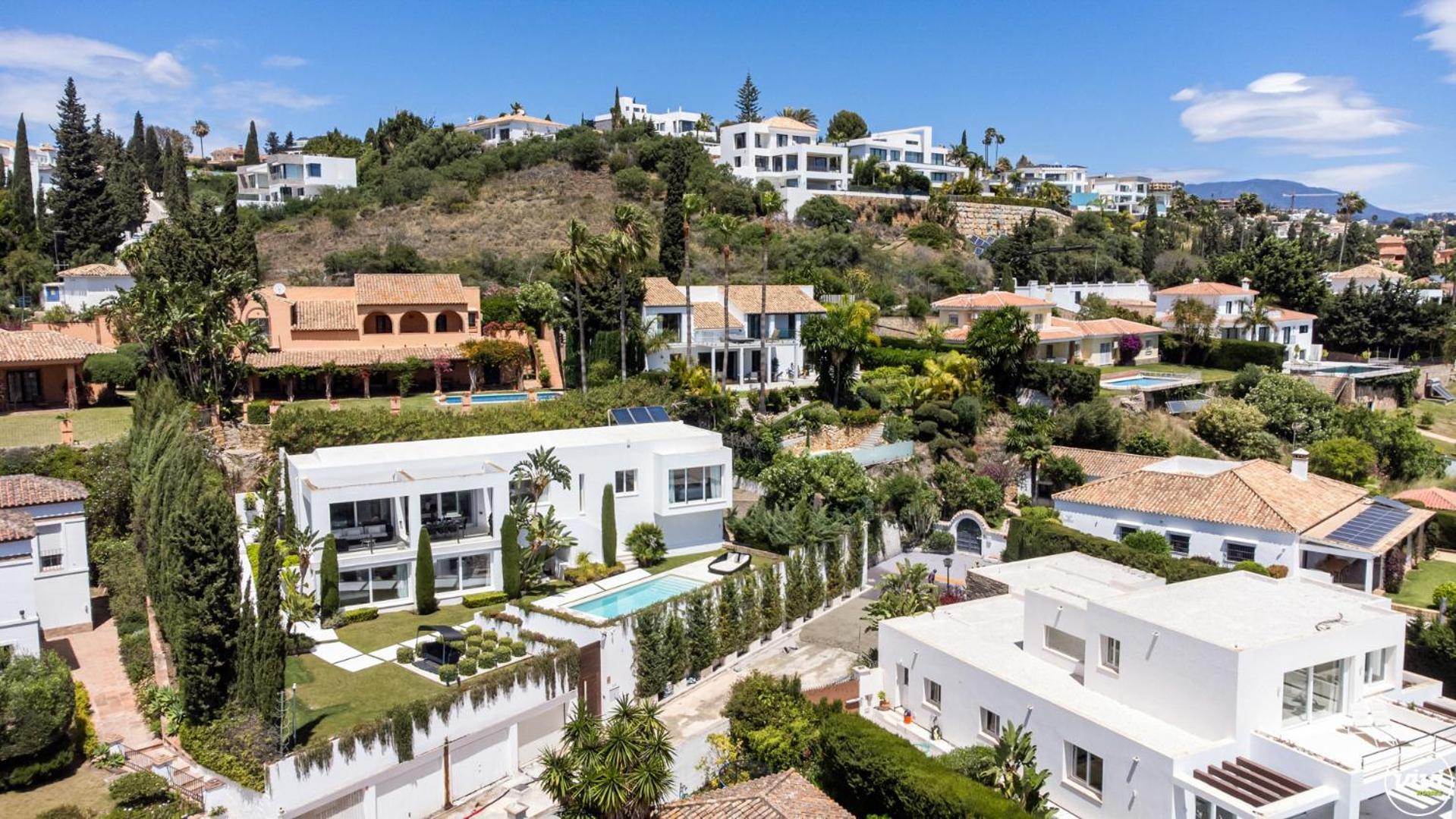 Villa Vivi Homes -villa Carat Pool, Cinema, Golf & Terrace Estepona