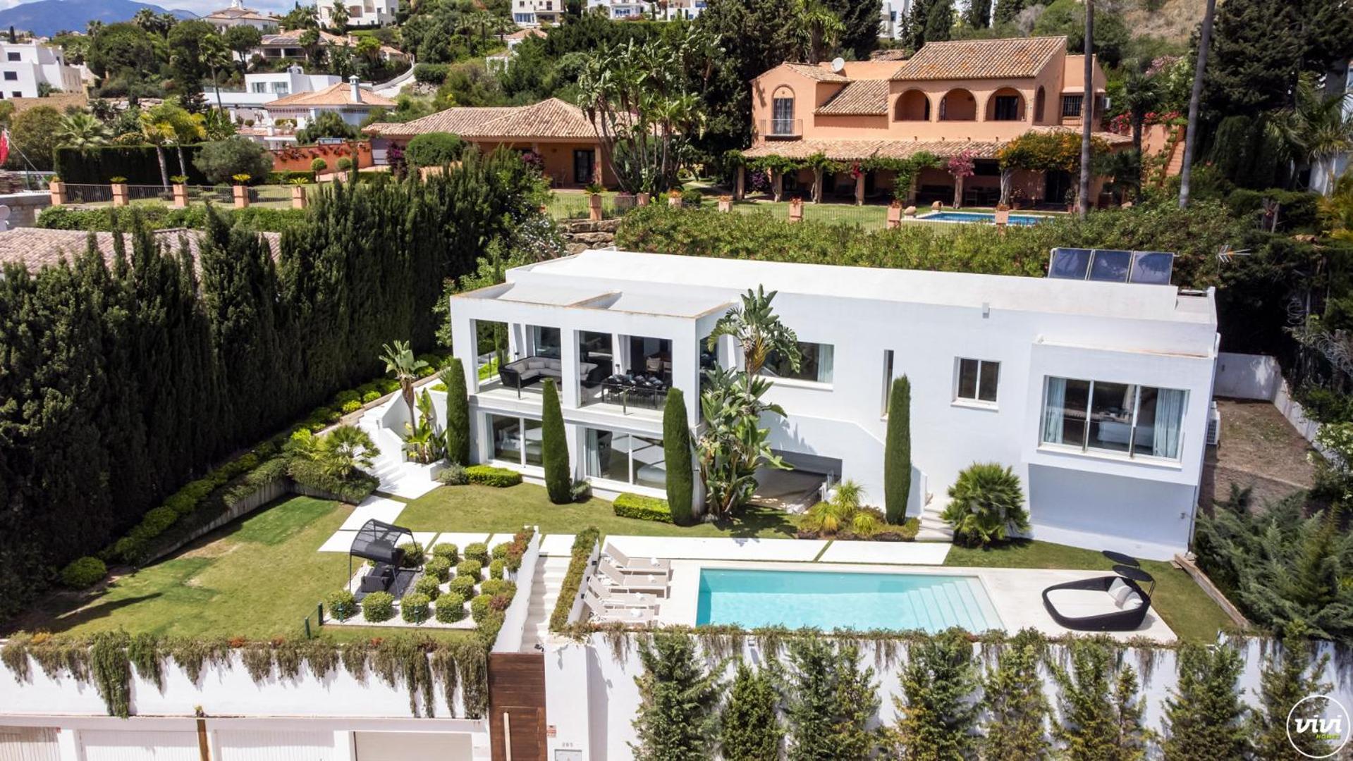 Vivi Homes -villa Carat Pool, Cinema, Golf & Terrace * Estepona