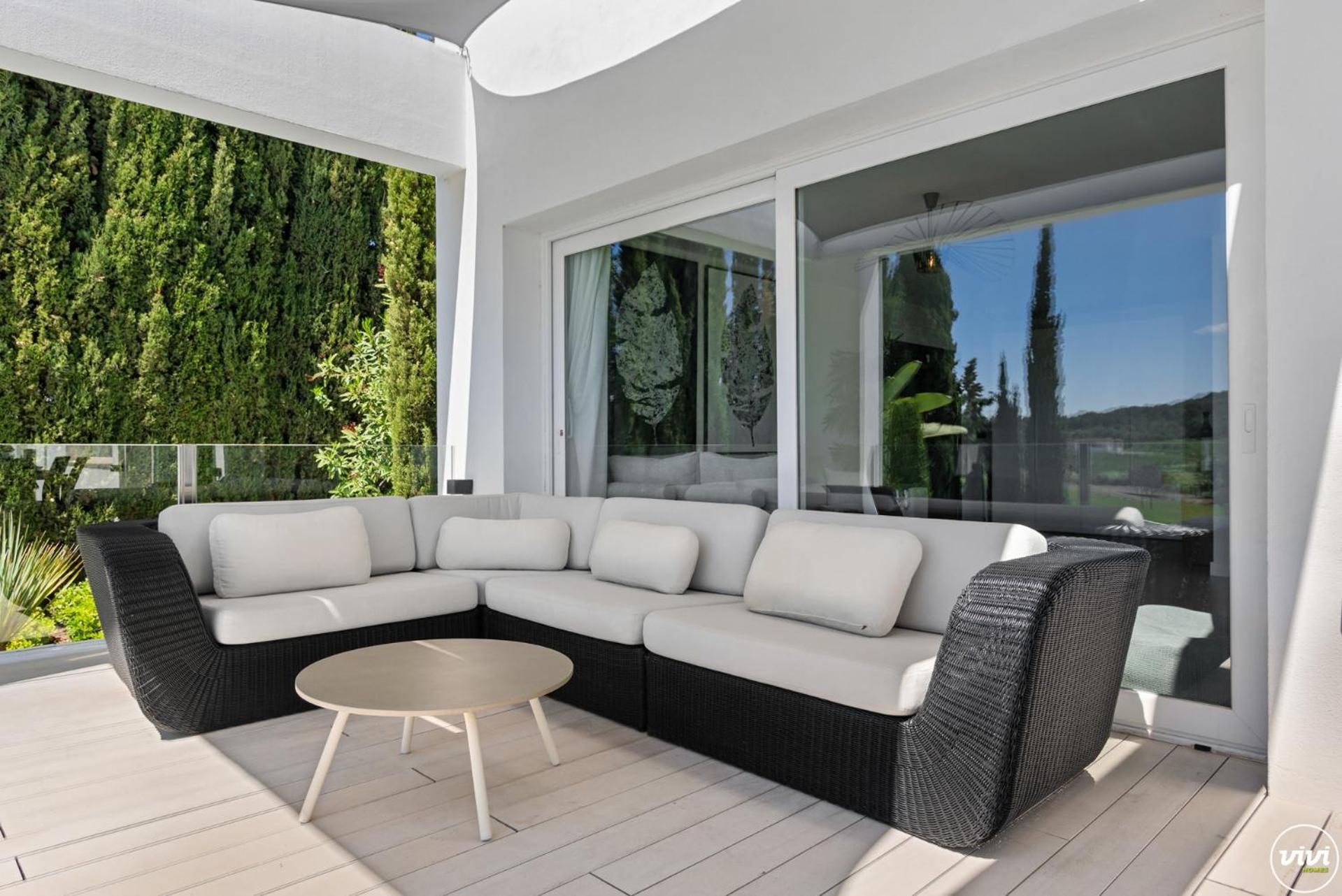Vivi Homes -villa Carat Pool, Cinema, Golf & Terrace Villa *