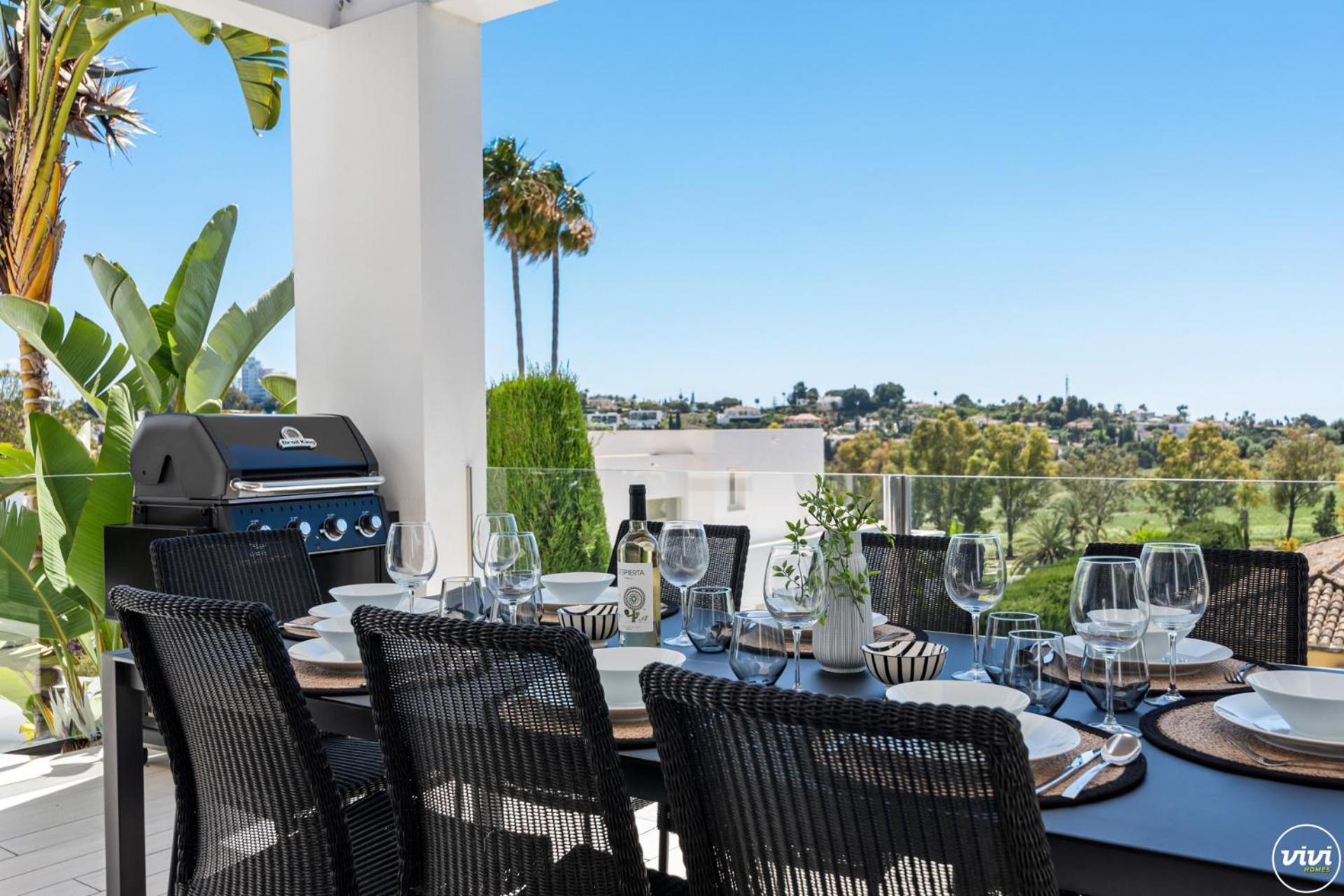 Vivi Homes -villa Carat Pool, Cinema, Golf & Terrace Estepona