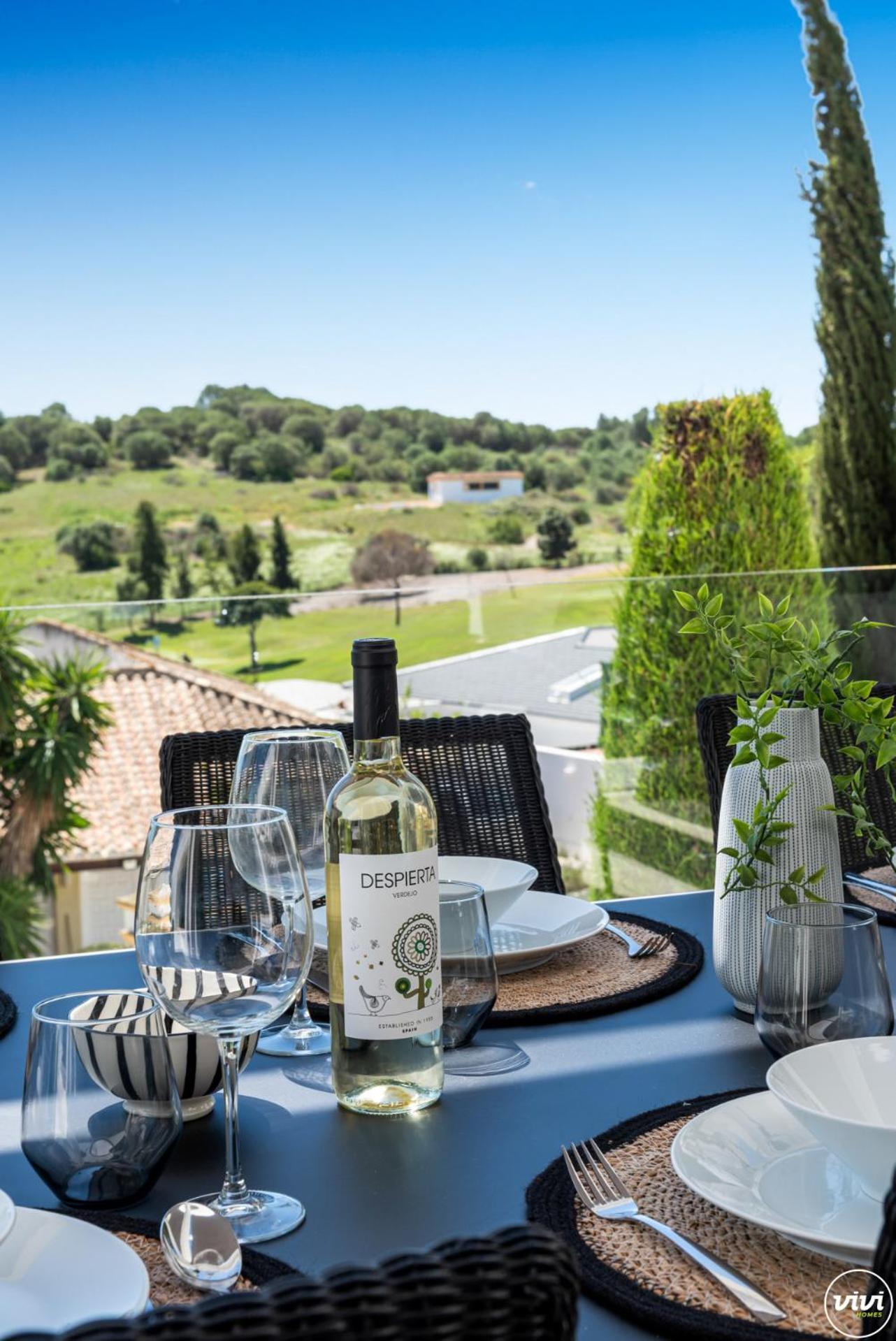 Vivi Homes -villa Carat Pool, Cinema, Golf & Terrace Villa Estepona