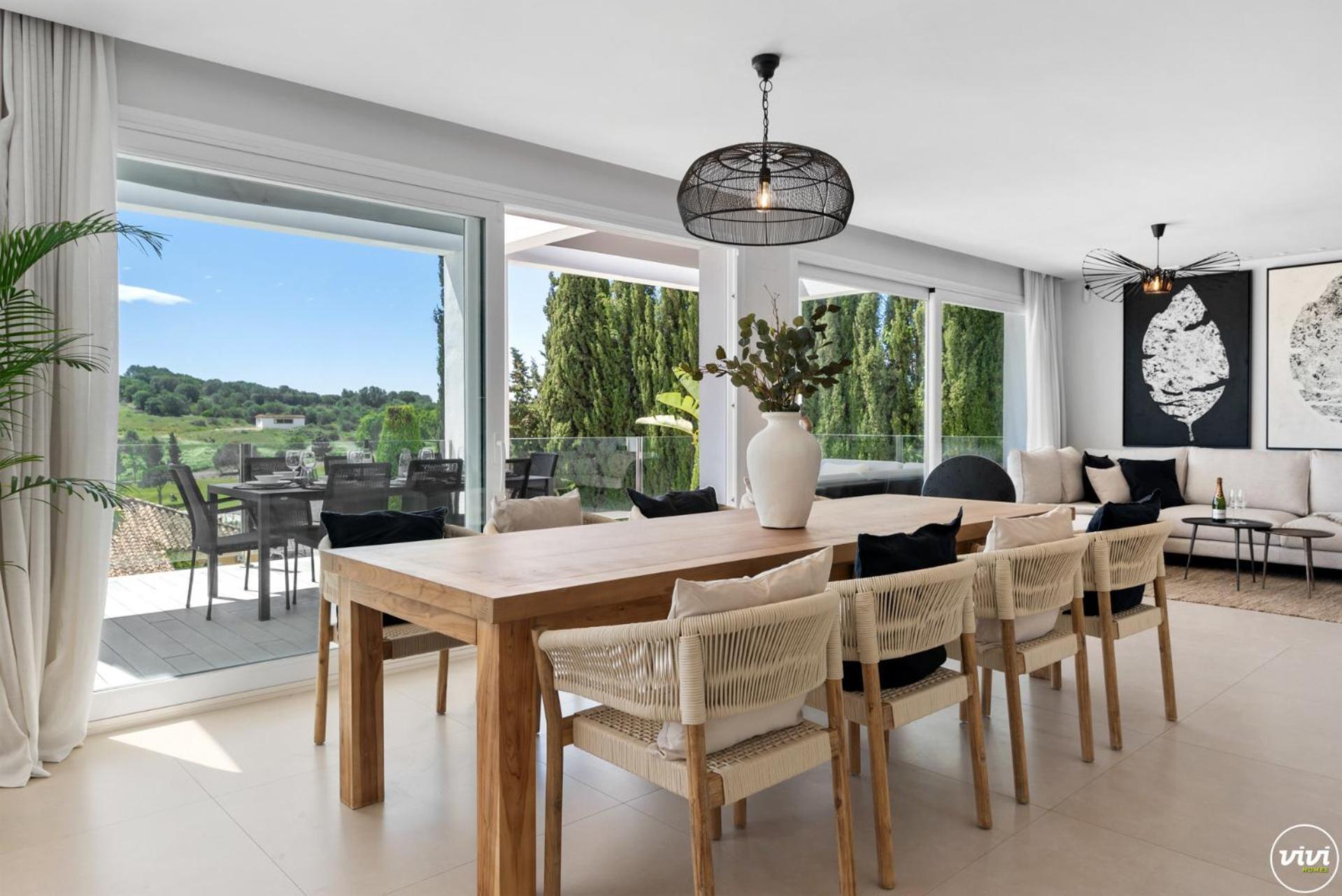 Vivi Homes -villa Carat Pool, Cinema, Golf & Terrace Villa Estepona