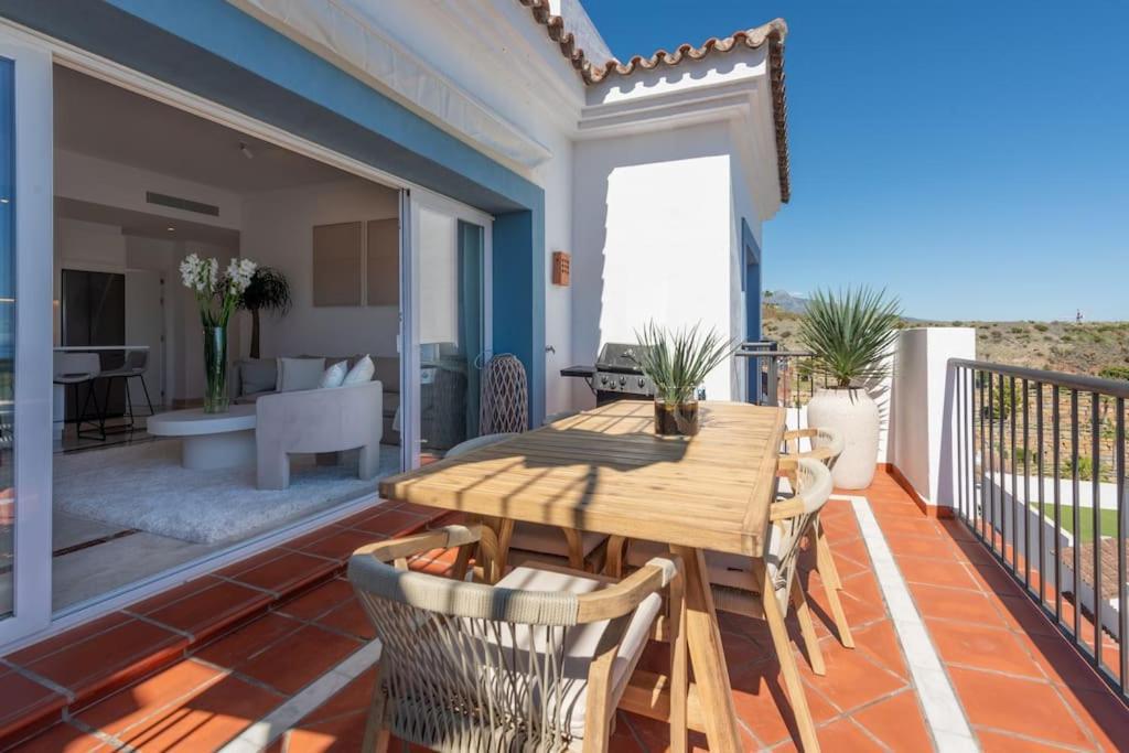 Gated Elegant Penthouse In Paraiso Pueblo *