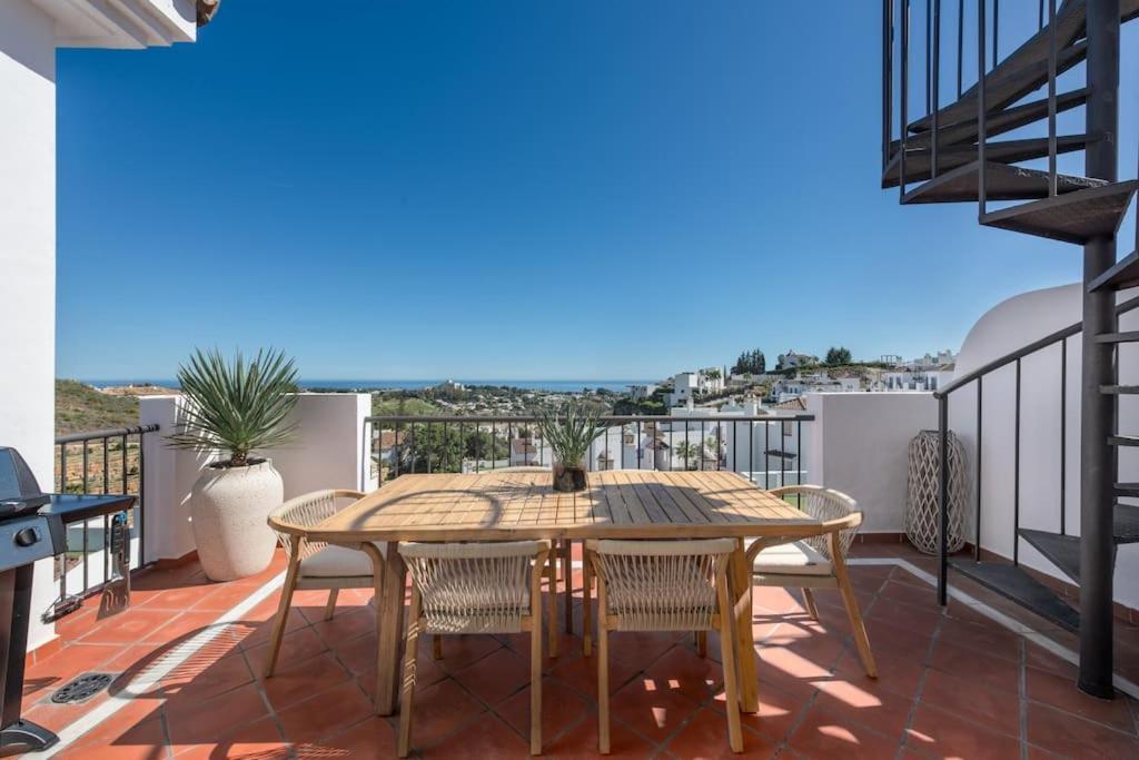 Gated Elegant Penthouse In Paraiso Pueblo Apartment