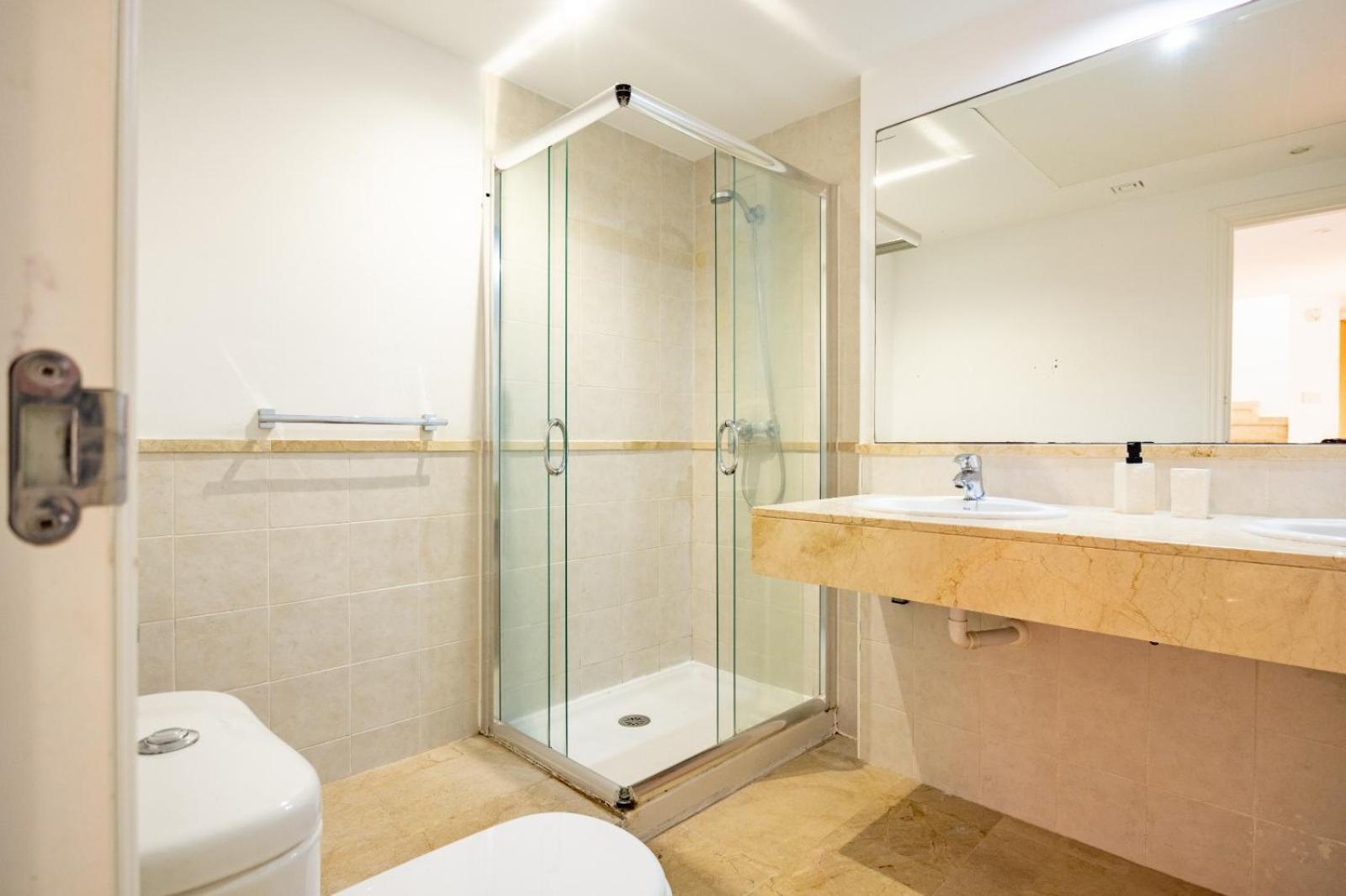 Increible Y Moderno Duplex Con Piscinas Y Preciosas Vistas Estepona