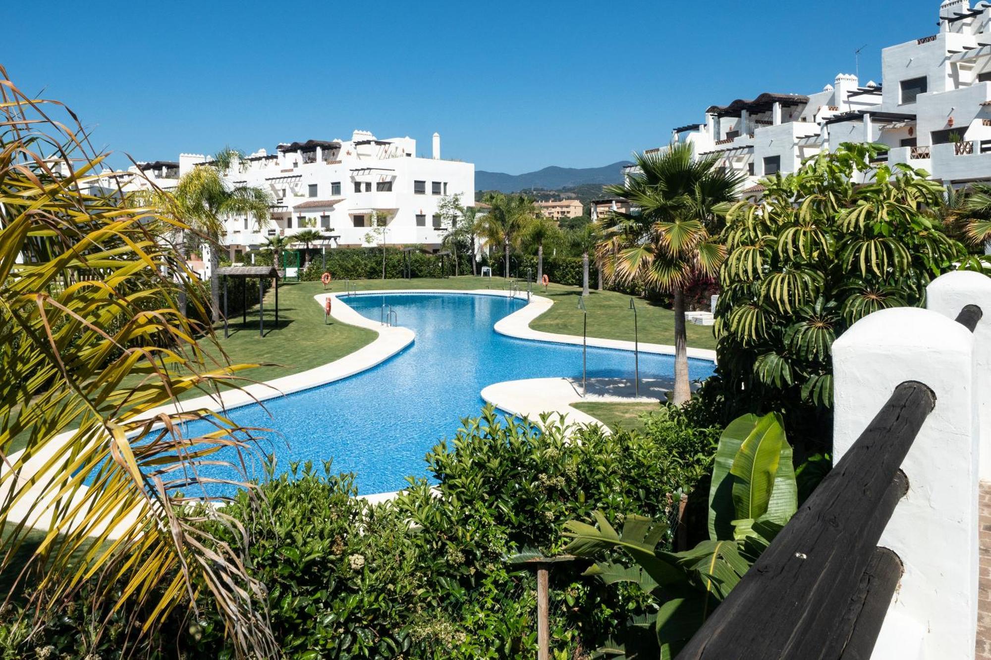 Sunset Golf Groundfloor Pool - Happy Apartamento Estepona