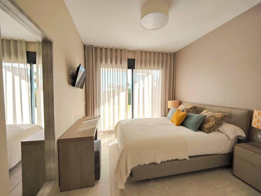 Luxury Golf & Private Garden Apartment