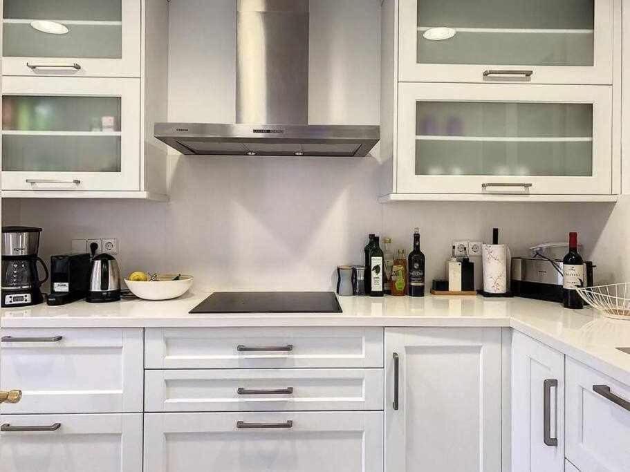 Townhouse For 7 People With Private Garden 10 Min From Puerto Banus Apartment