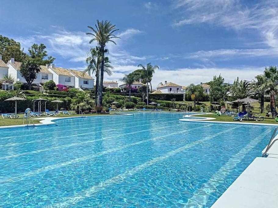 Townhouse For 7 People With Private Garden 10 Min From Puerto Banus Apartment *